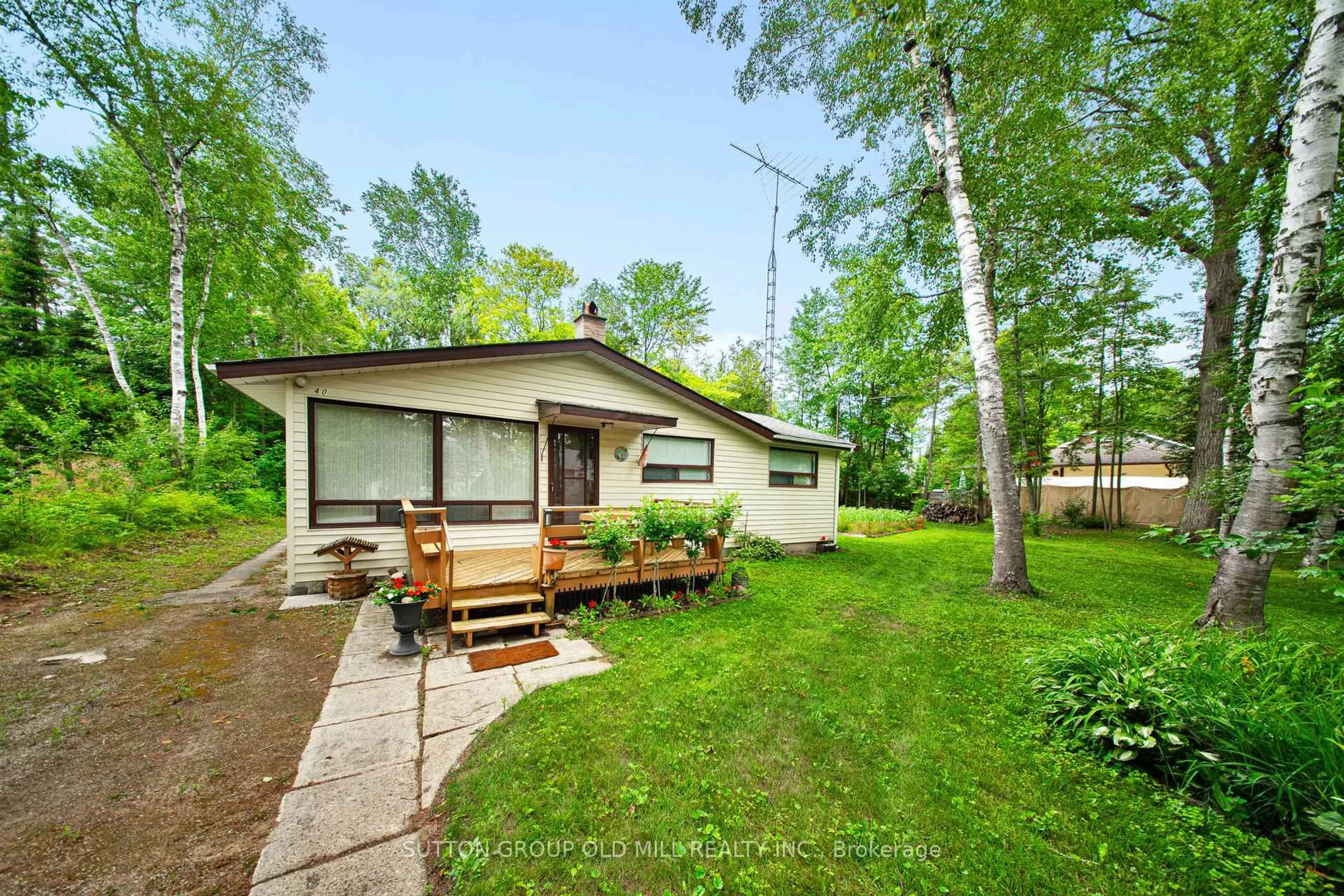 Patio, unknown for 42 55th St, Wasaga Beach Ontario L9Z 1W9