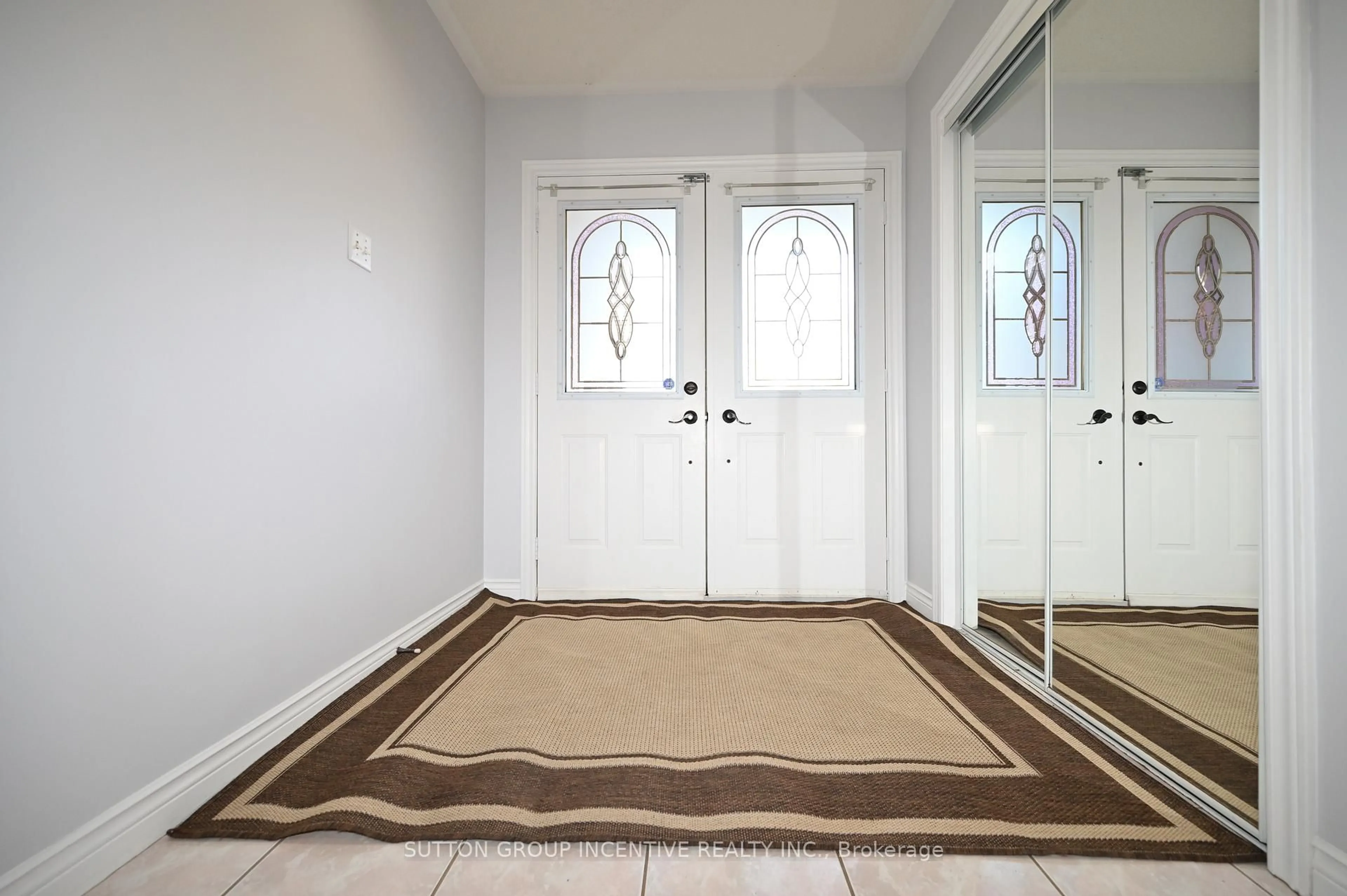 Indoor entryway for 26 Warner Rd, Barrie Ontario L4N 7M5