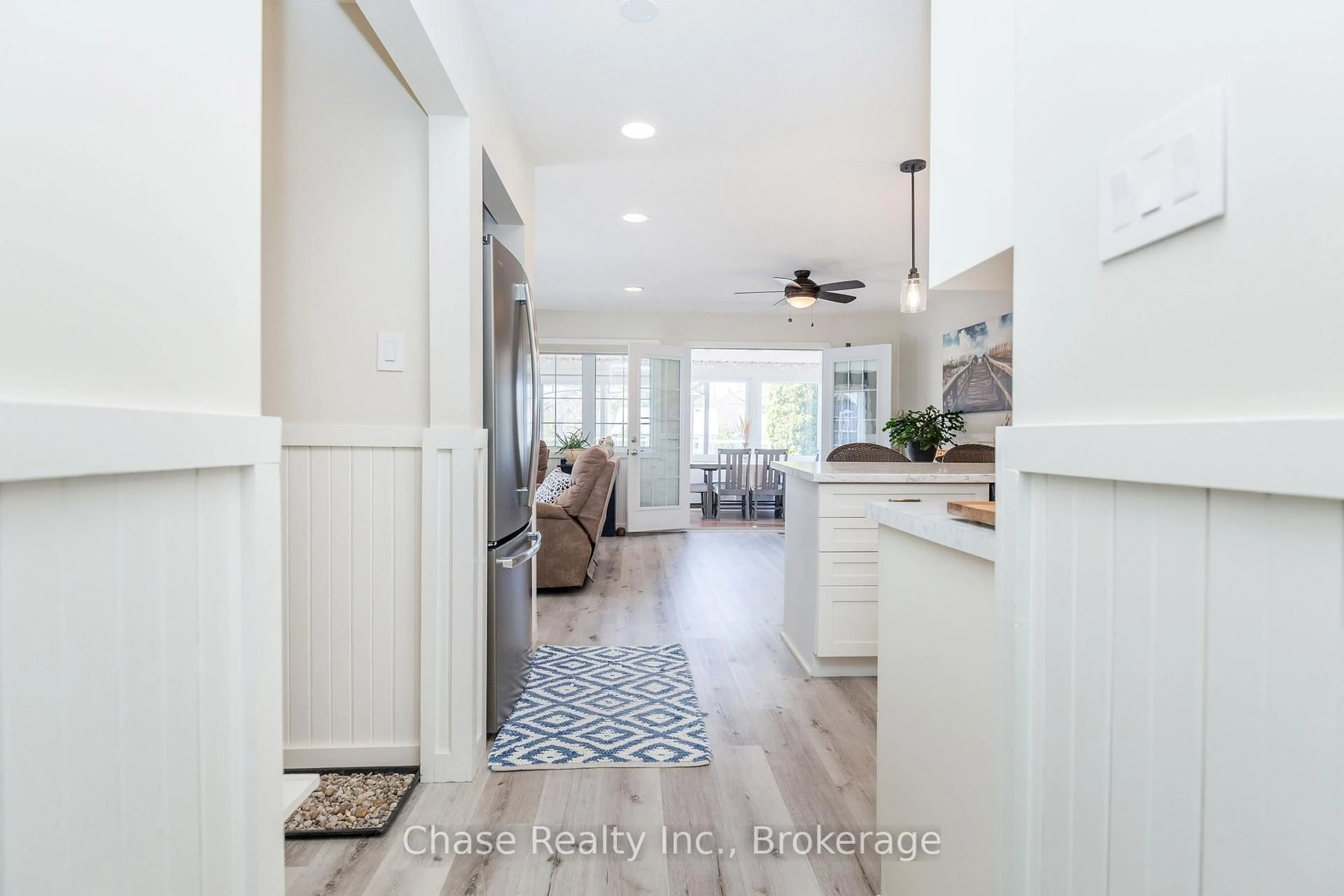 Open concept kitchen, unknown for 42 Madawaska Tr, Wasaga Beach Ontario L9Z 1X7