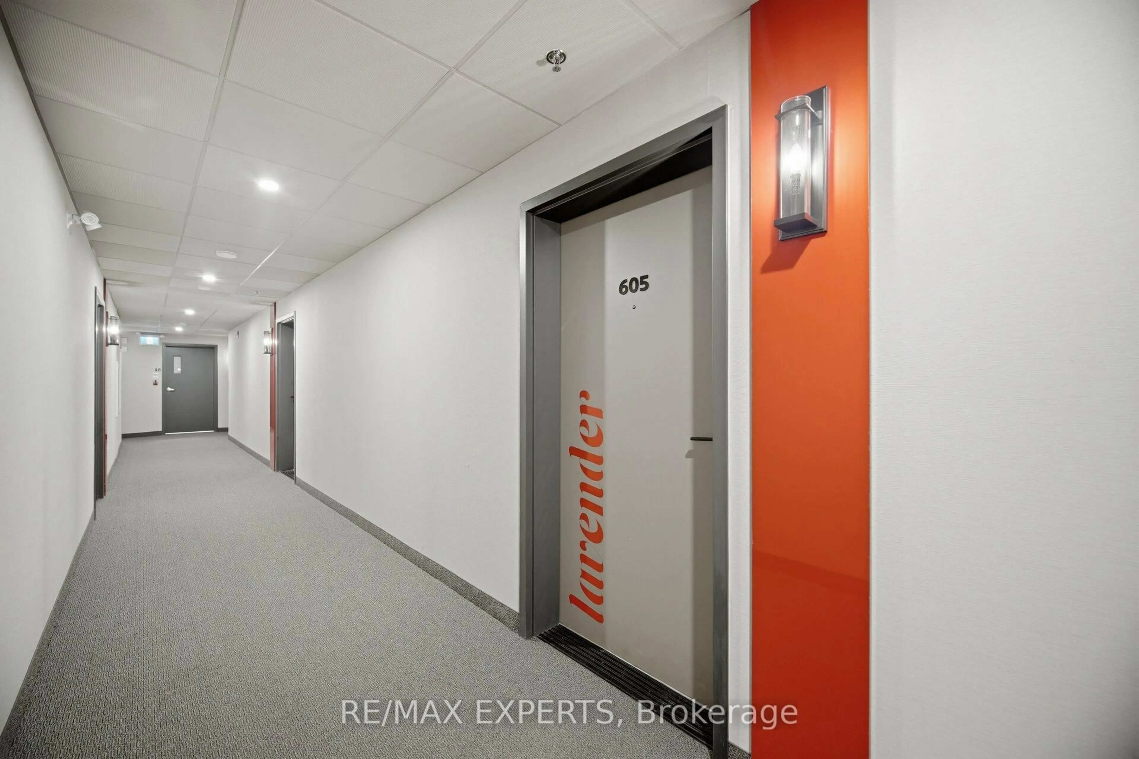 Indoor foyer for 10 Culinary Lane #605, Barrie Ontario L9J 0K2