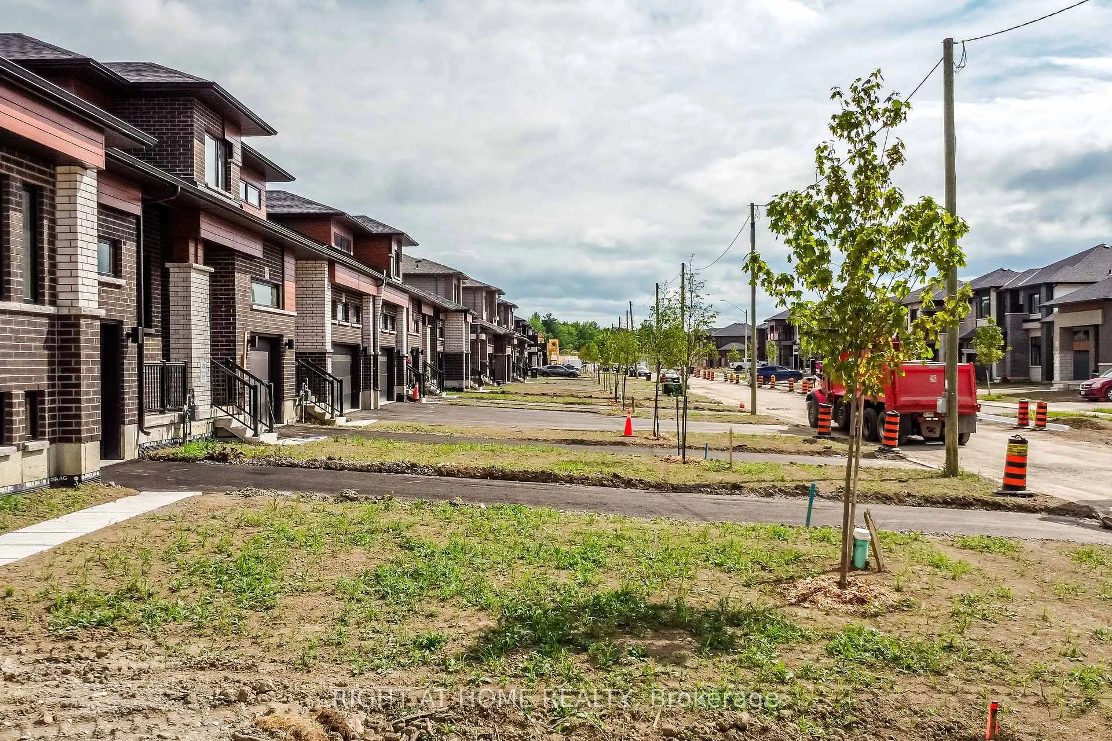 A pic from outside/outdoor area/front of a property/back of a property/a pic from drone, street for 3056 Sandy Acrs Ave, Severn Ontario L3V 8P8