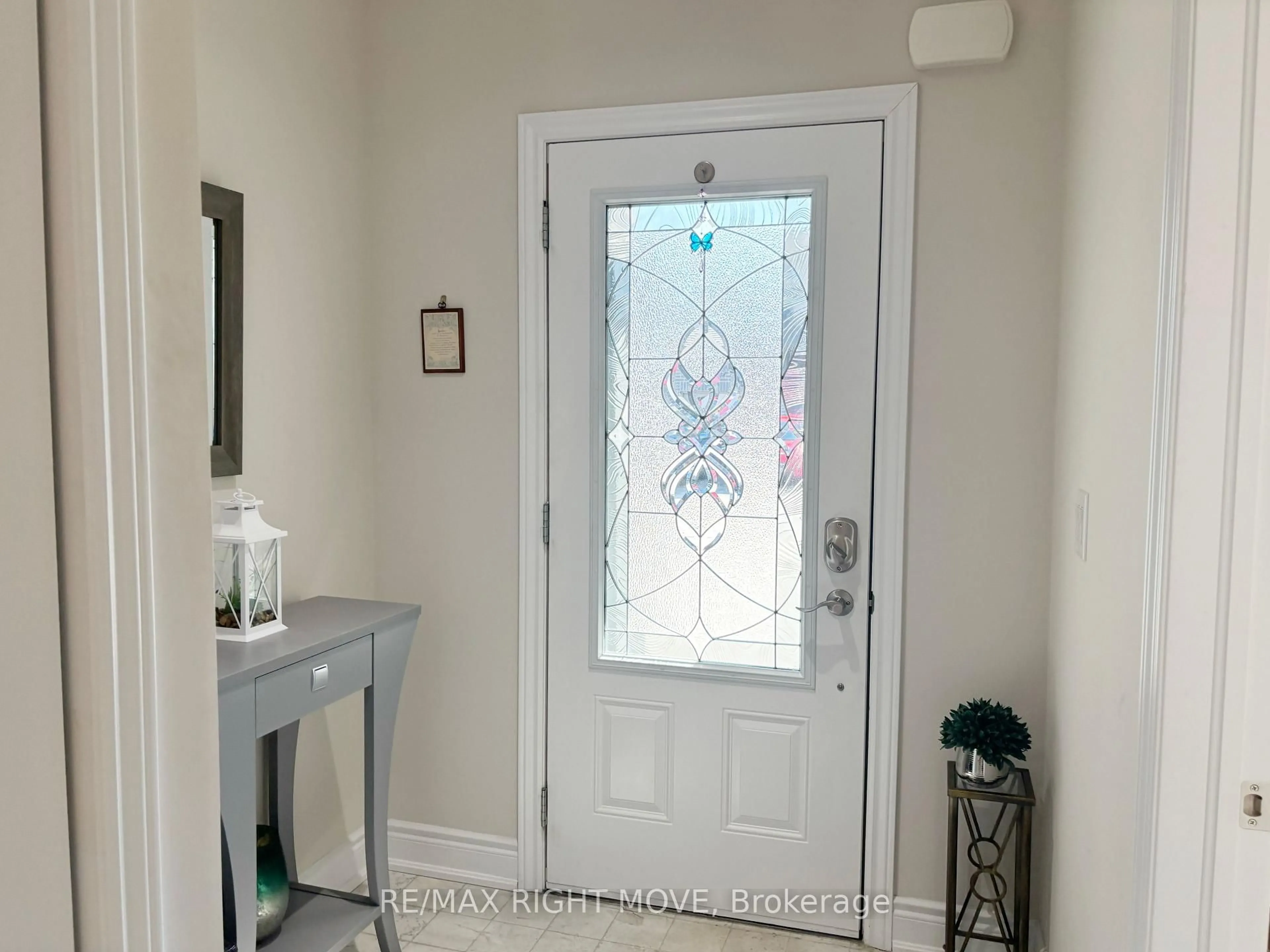 Indoor entryway for 179 Lucy Lane, Orillia Ontario L3V 0G3