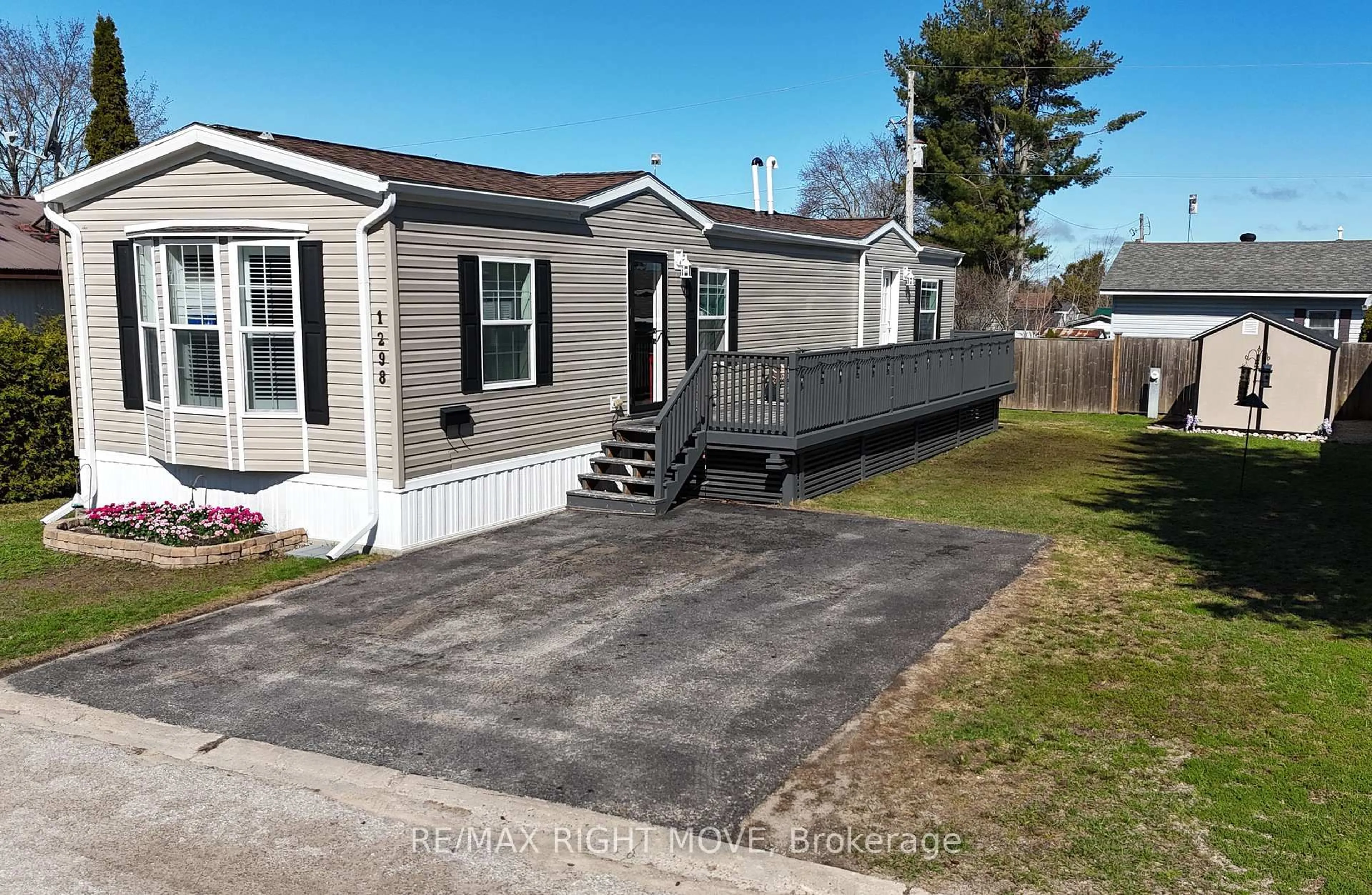 Home with vinyl exterior material, street for 1298 Hilltop Rd, Severn Ontario L3V 0V1