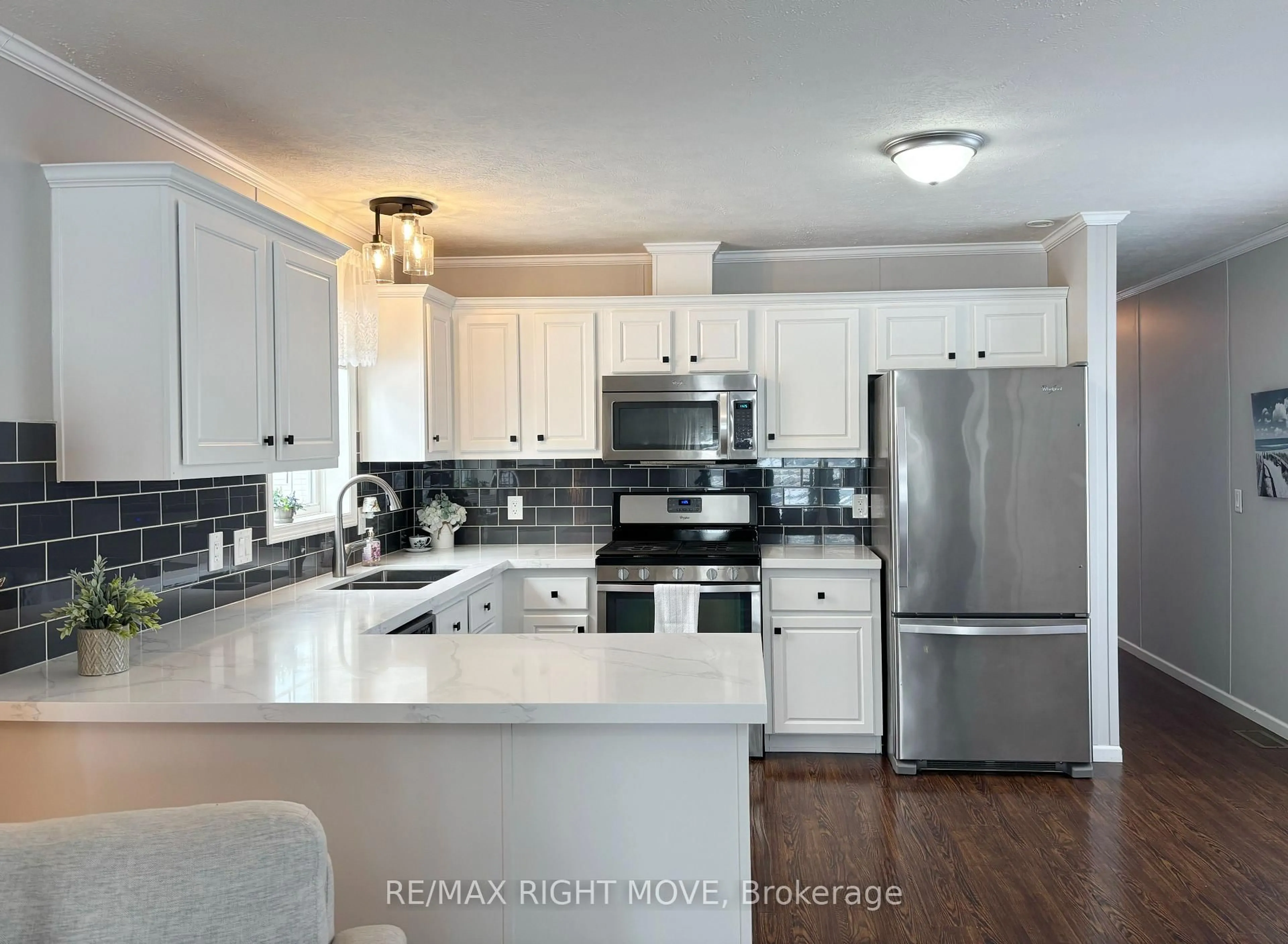 Open concept kitchen, unknown for 1298 Hilltop Rd, Severn Ontario L3V 0V1
