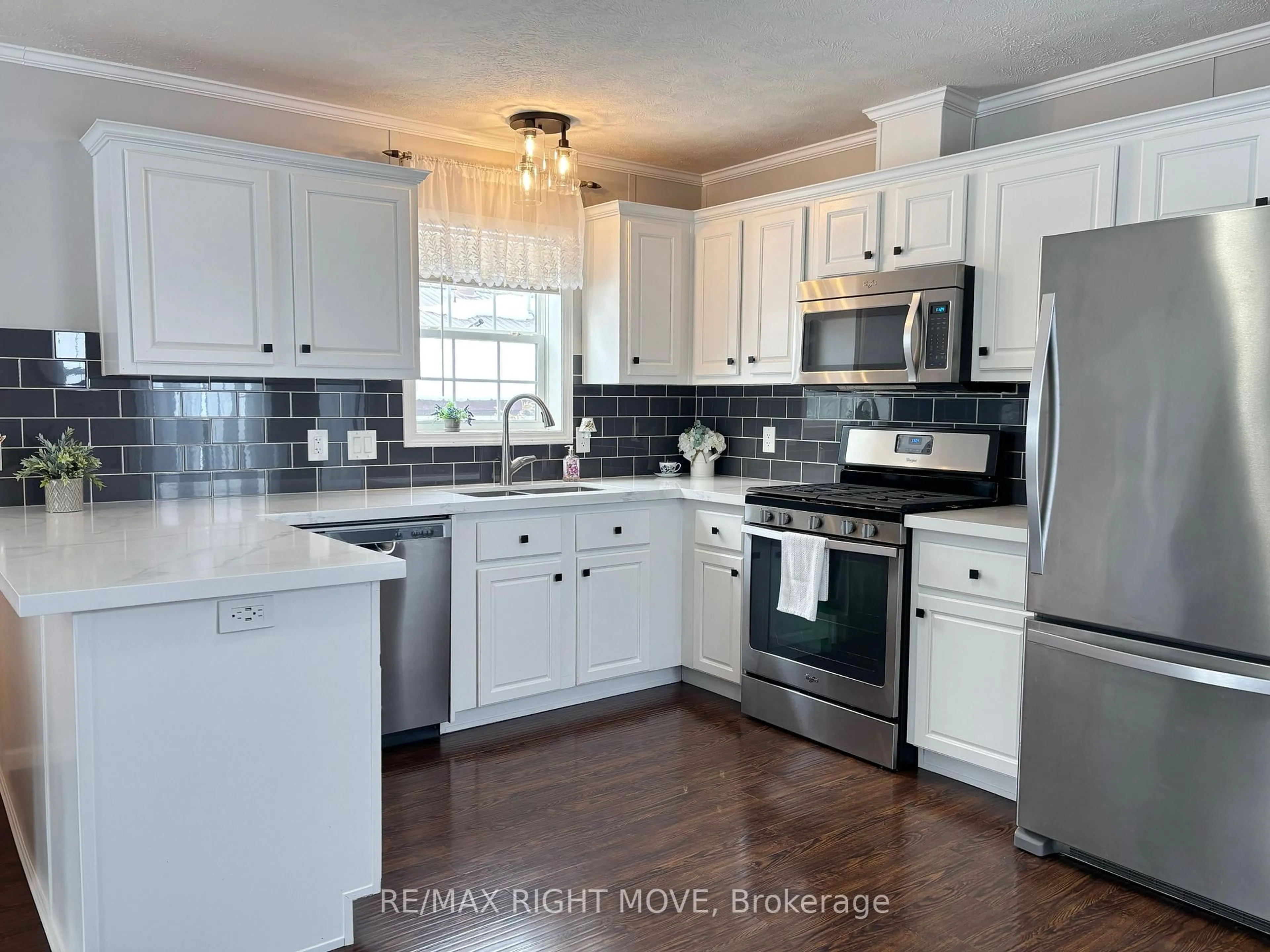 Open concept kitchen, unknown for 1298 Hilltop Rd, Severn Ontario L3V 0V1