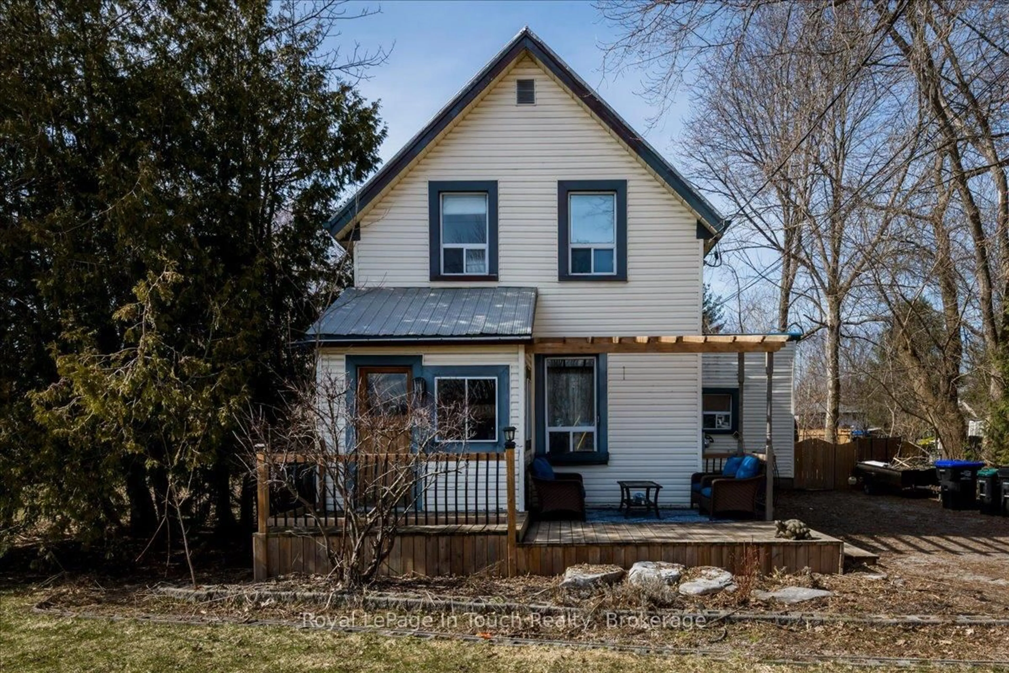 Home with vinyl exterior material, street for 4 Gray St, Severn Ontario L0K 1E0