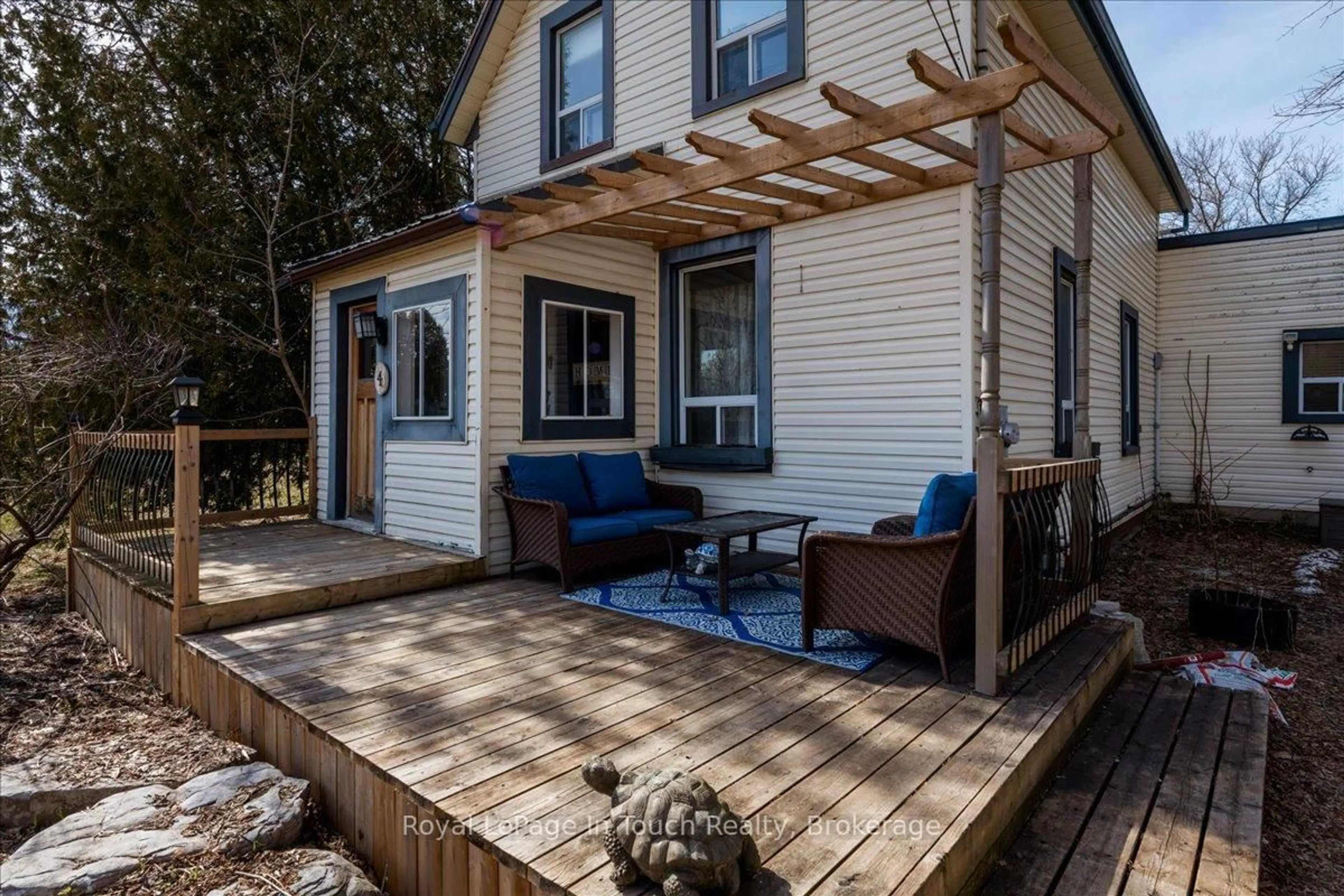 Patio, street for 4 Gray St, Severn Ontario L0K 1E0