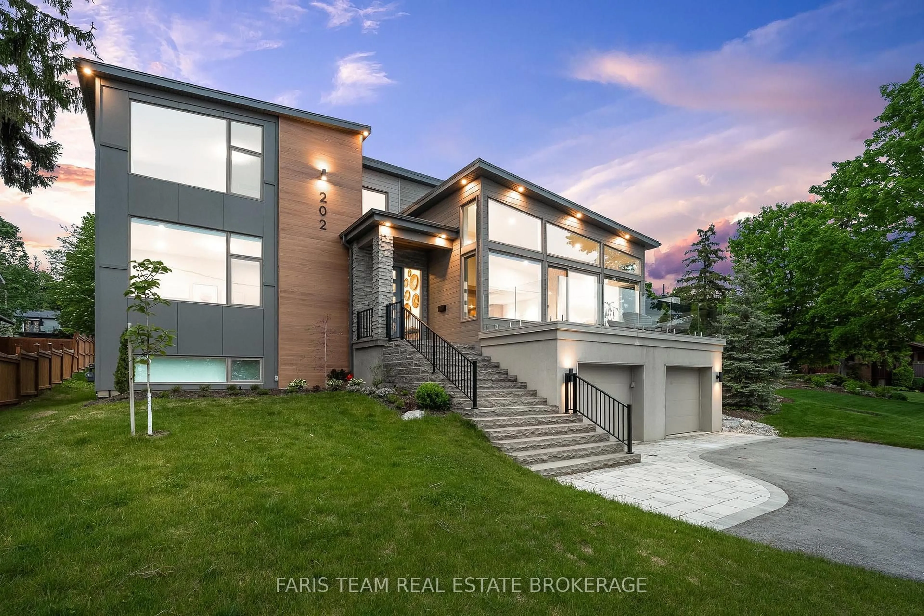 Unknown for 202 Kempenfelt Dr, Barrie Ontario L4M 1C3