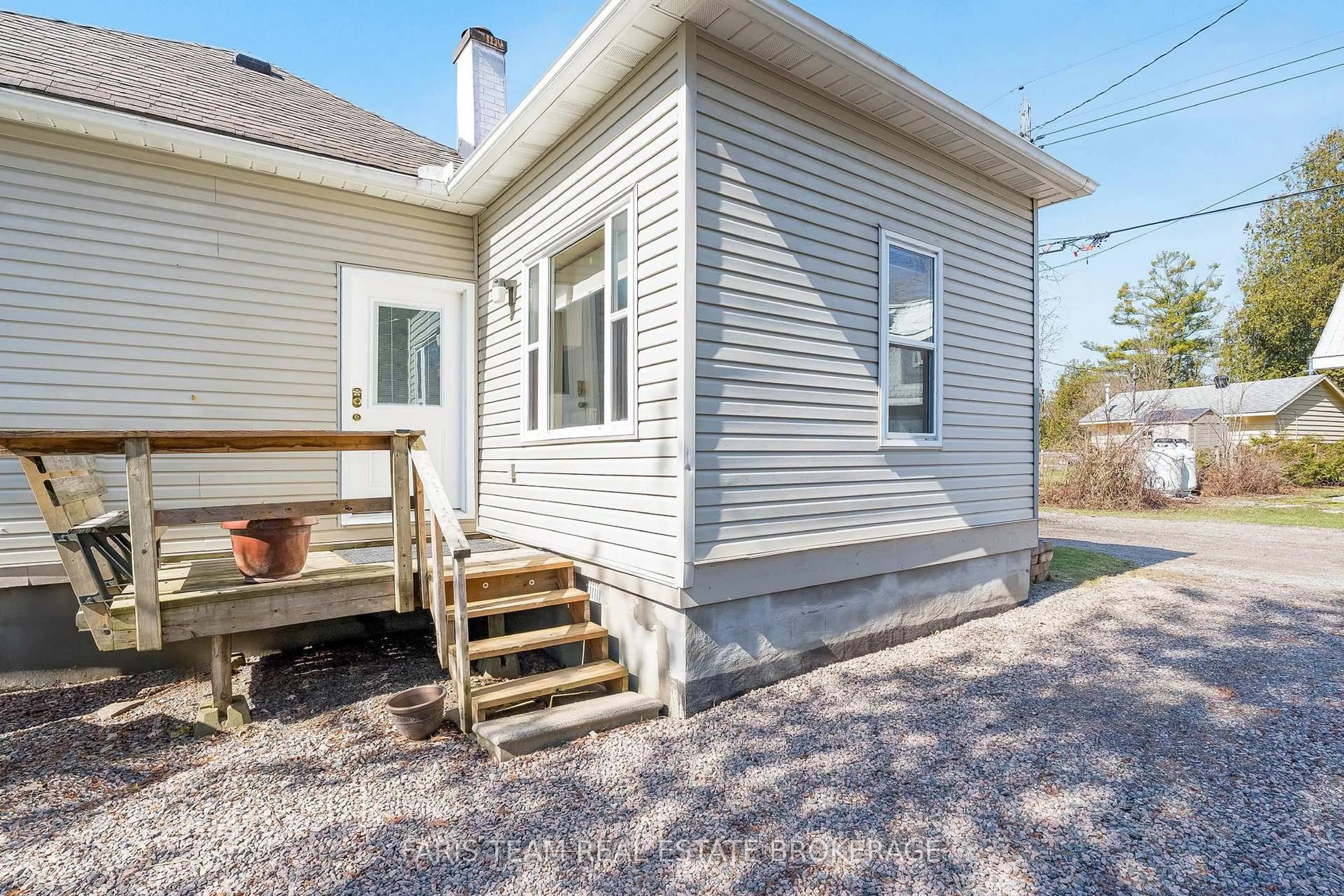 Home with vinyl exterior material, street for 3529 Bennett Ave, Severn Ontario P0E 1E0