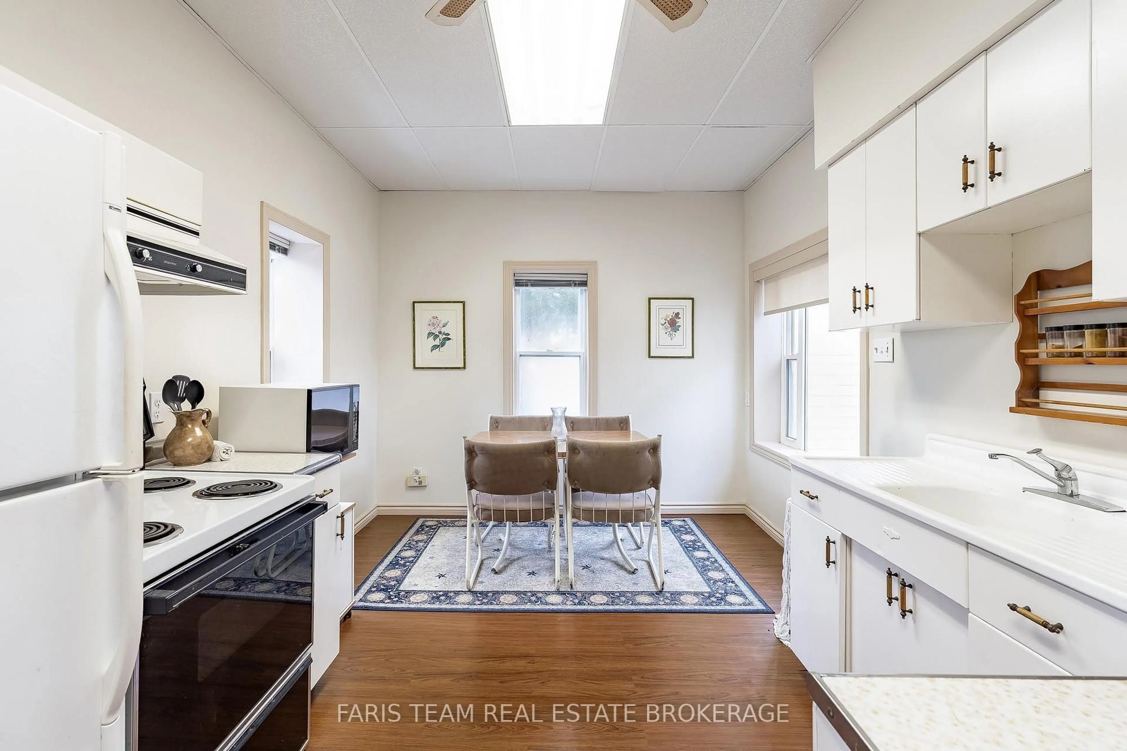 Open concept kitchen, unknown for 3529 Bennett Ave, Severn Ontario P0E 1E0