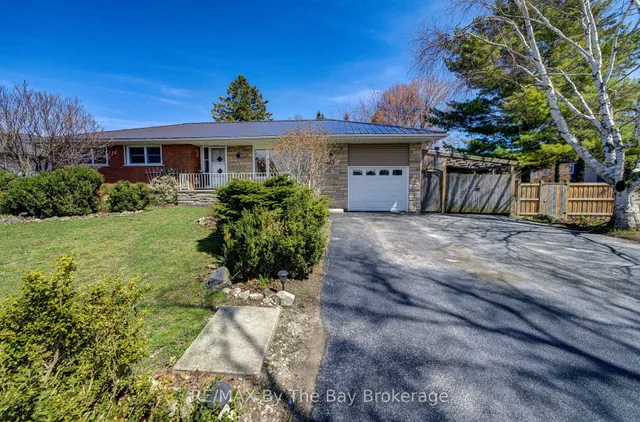 31 Saunders St, Collingwood 2