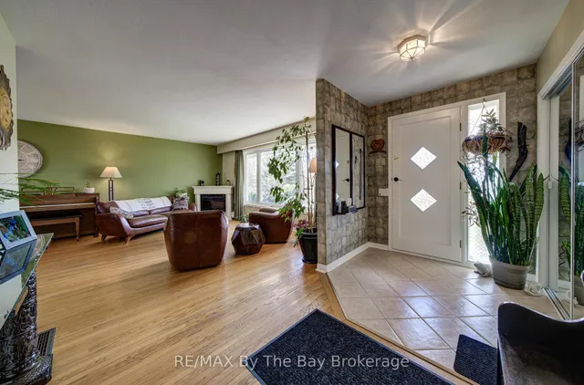 31 Saunders St, Collingwood 5