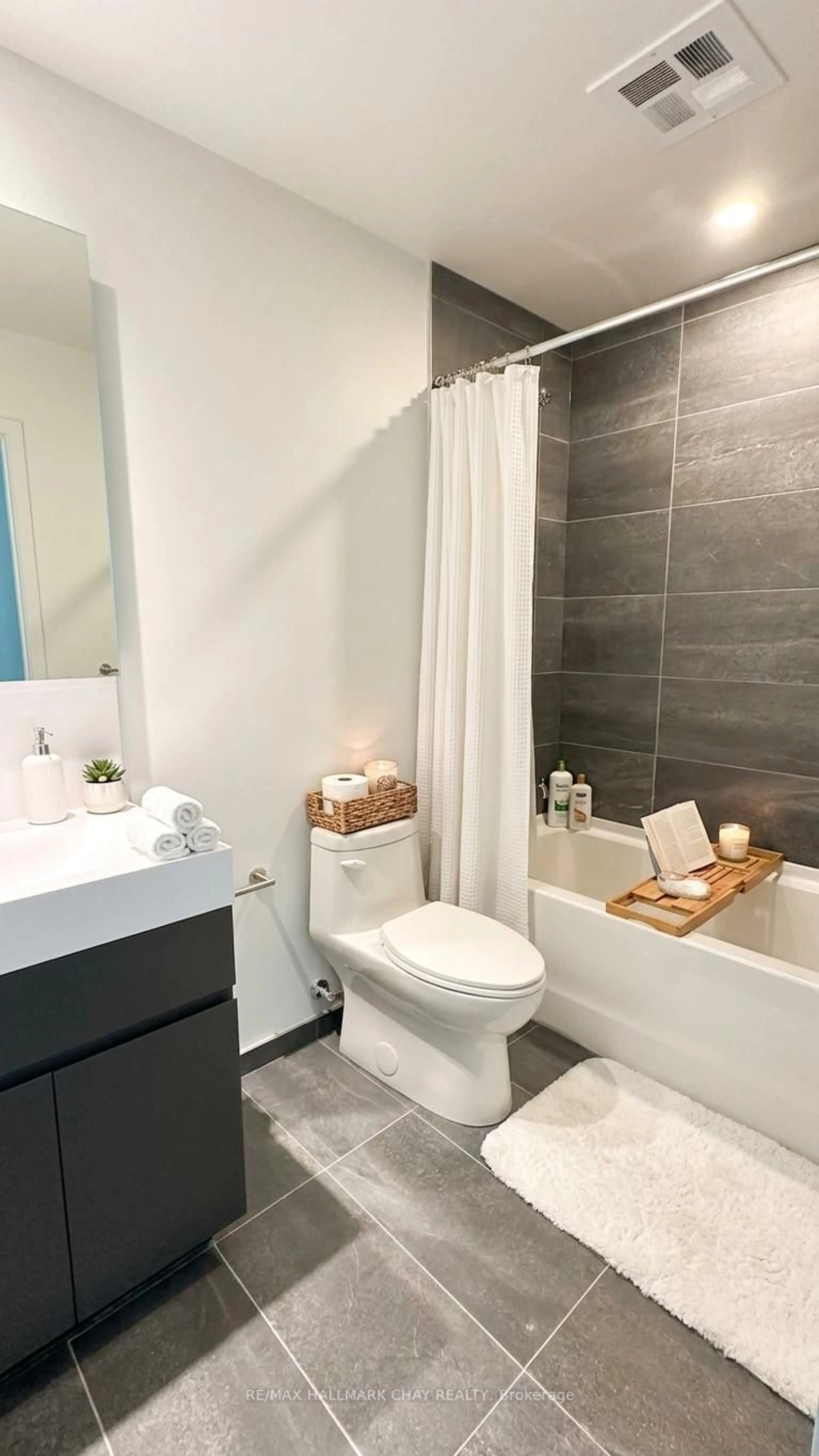 Contemporary bathroom, ceramic/tile floor for 39 Mary St #1601, Barrie Ontario L4N 1S9