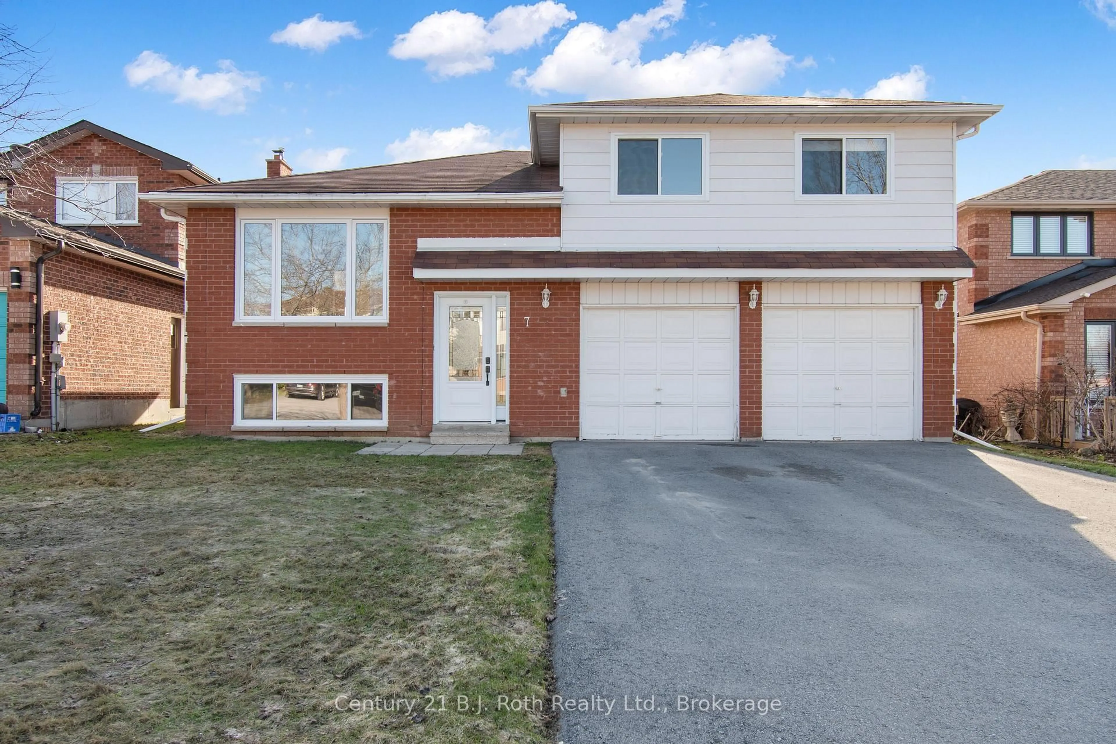 Home with brick exterior material, street for 7 Carmichael Crt, Orillia Ontario L3V 7R6