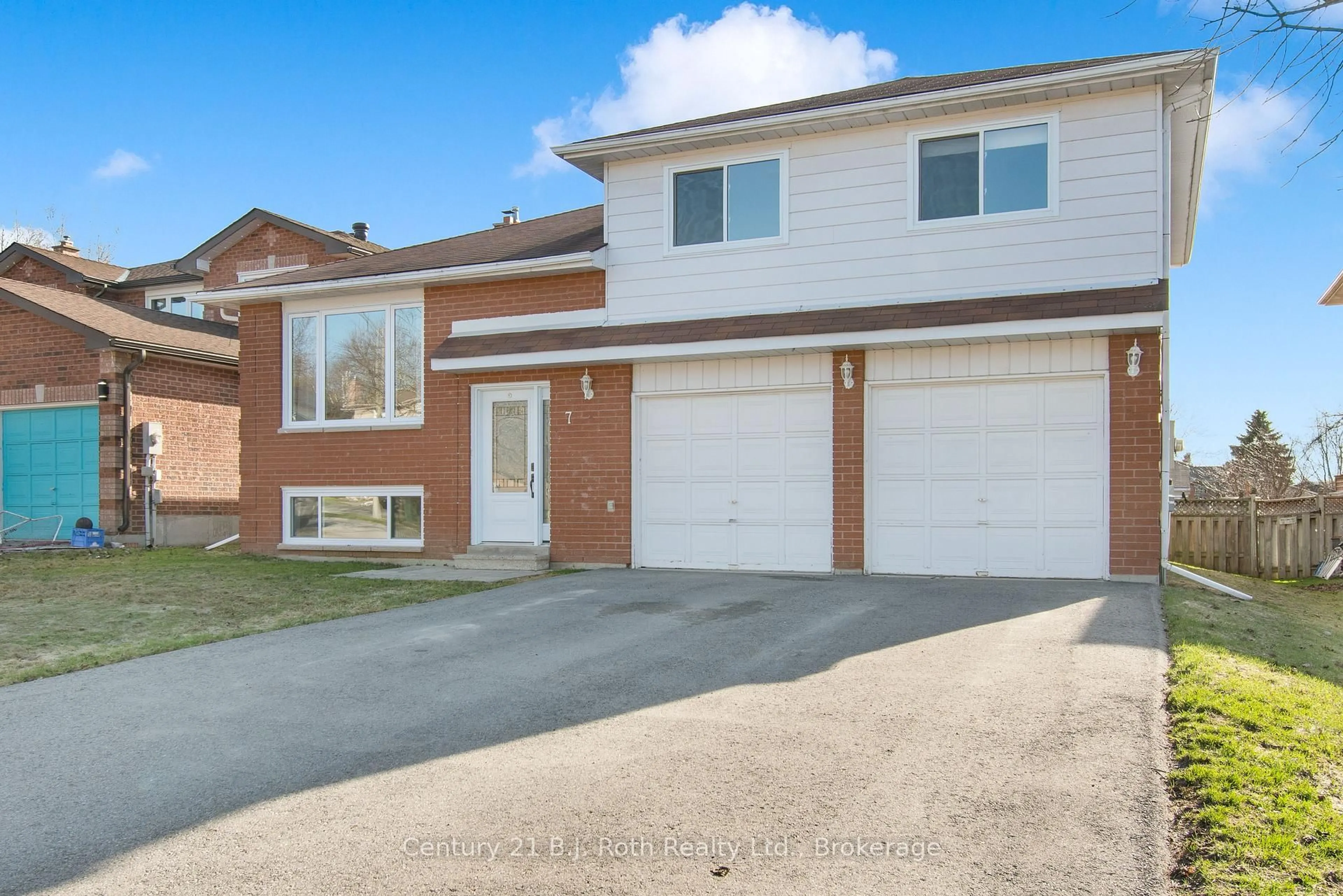 Home with brick exterior material, street for 7 Carmichael Crt, Orillia Ontario L3V 7R6