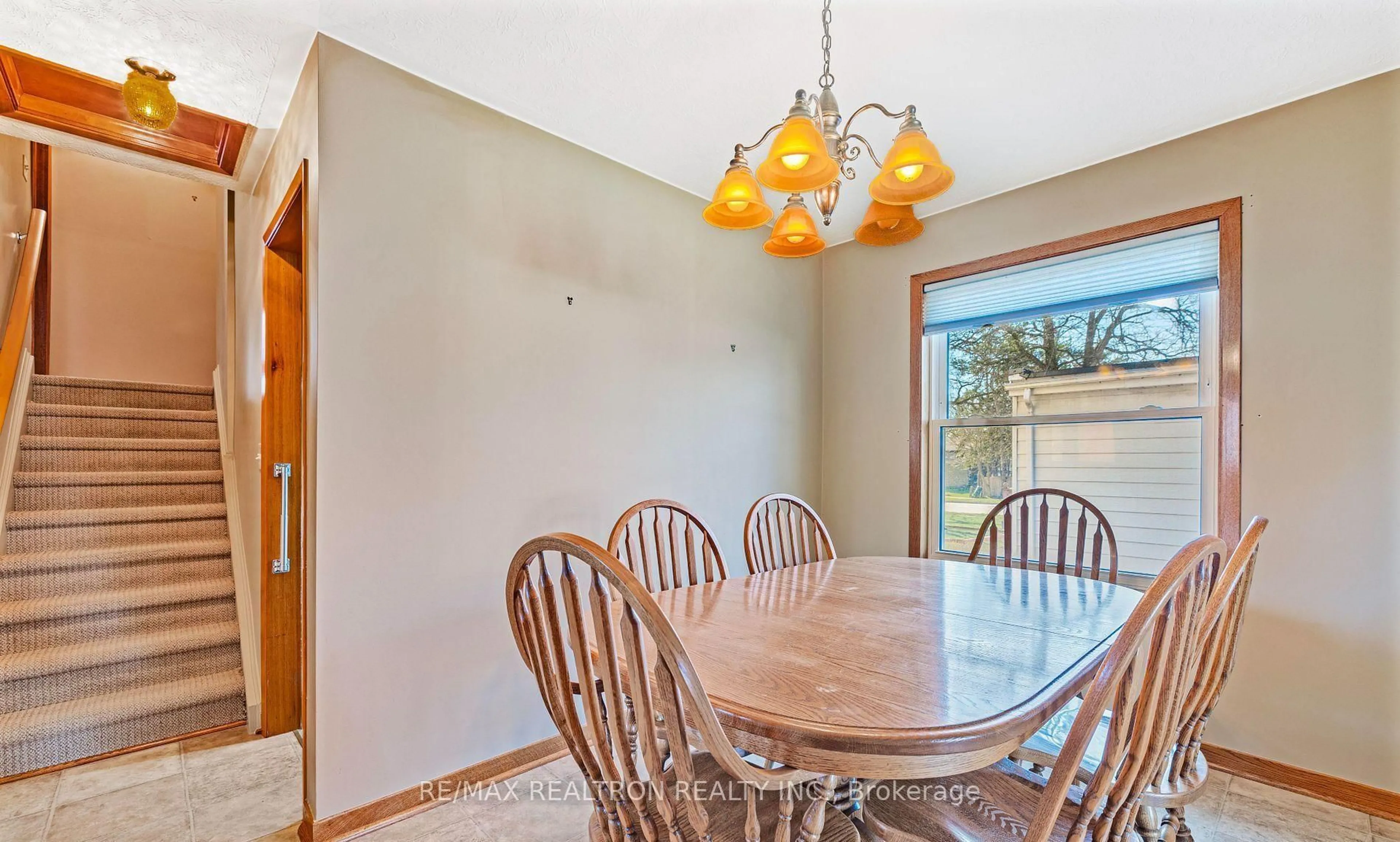 Dining room, unknown for 143 Peel St, Barrie Ontario L4M 3L7