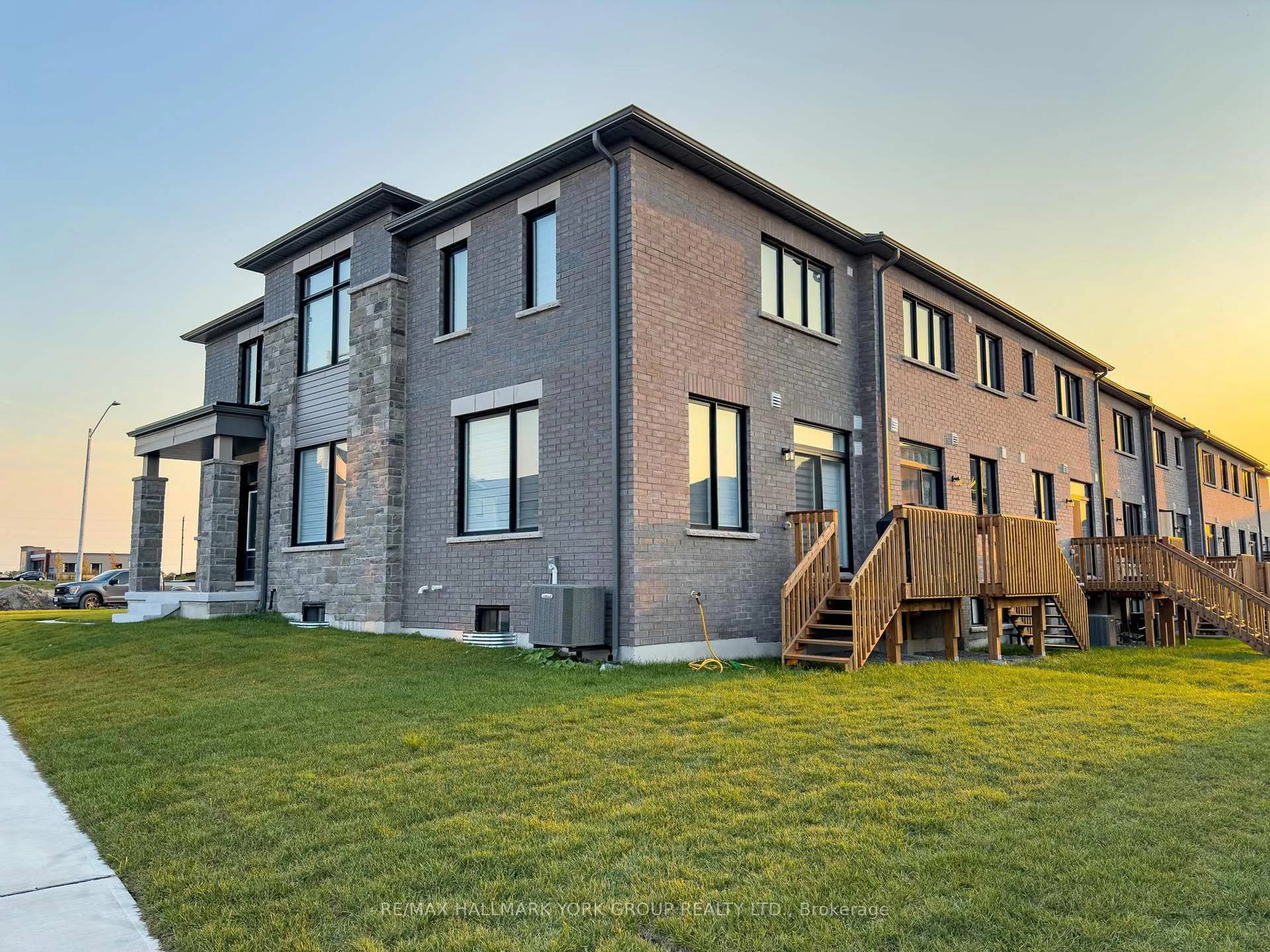 Home with brick exterior material, building for 145 Fenchurch Manr, Barrie Ontario L9J 0X1