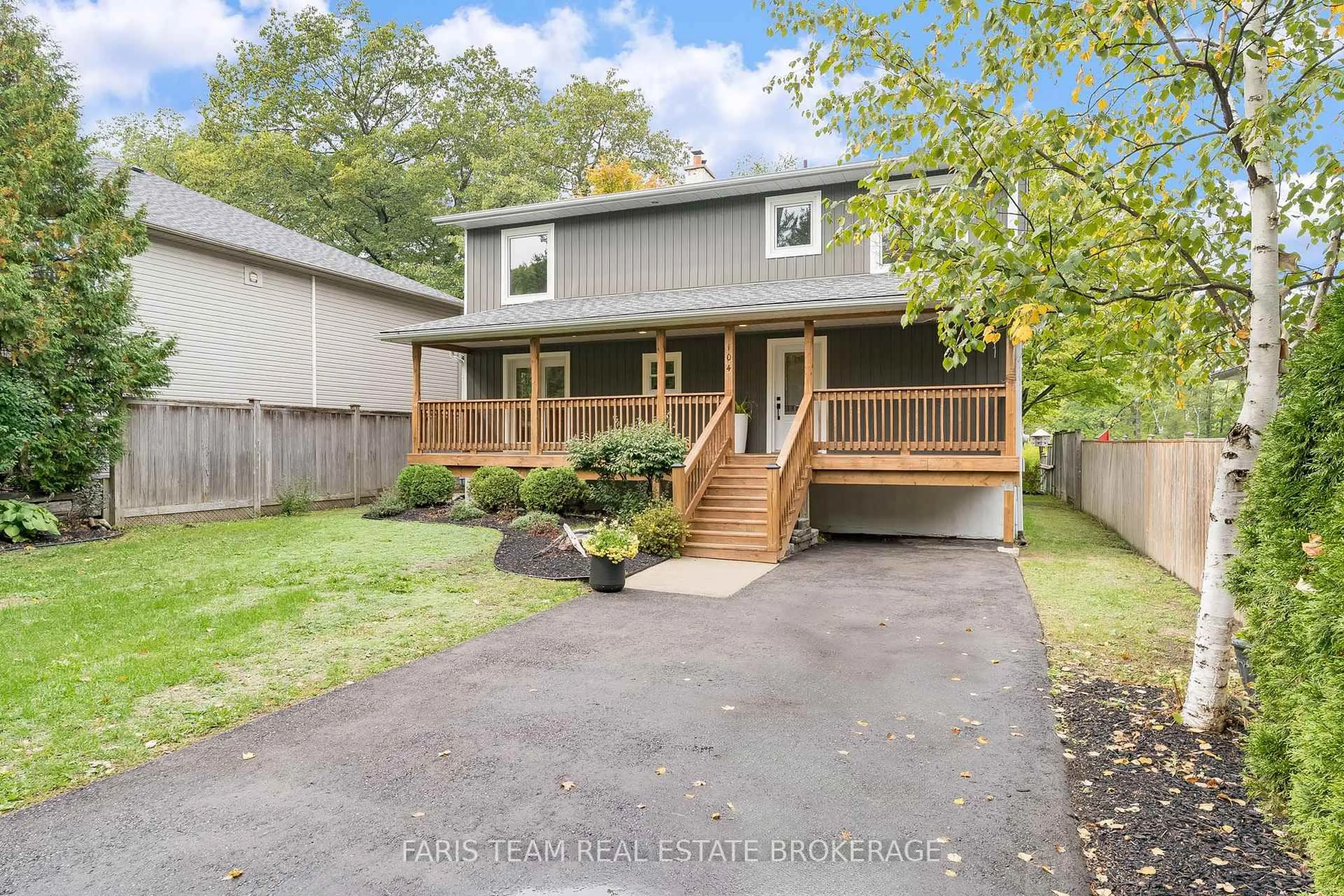 Home with vinyl exterior material, street for 104 Knox Rd, Wasaga Beach Ontario L9Z 2T5