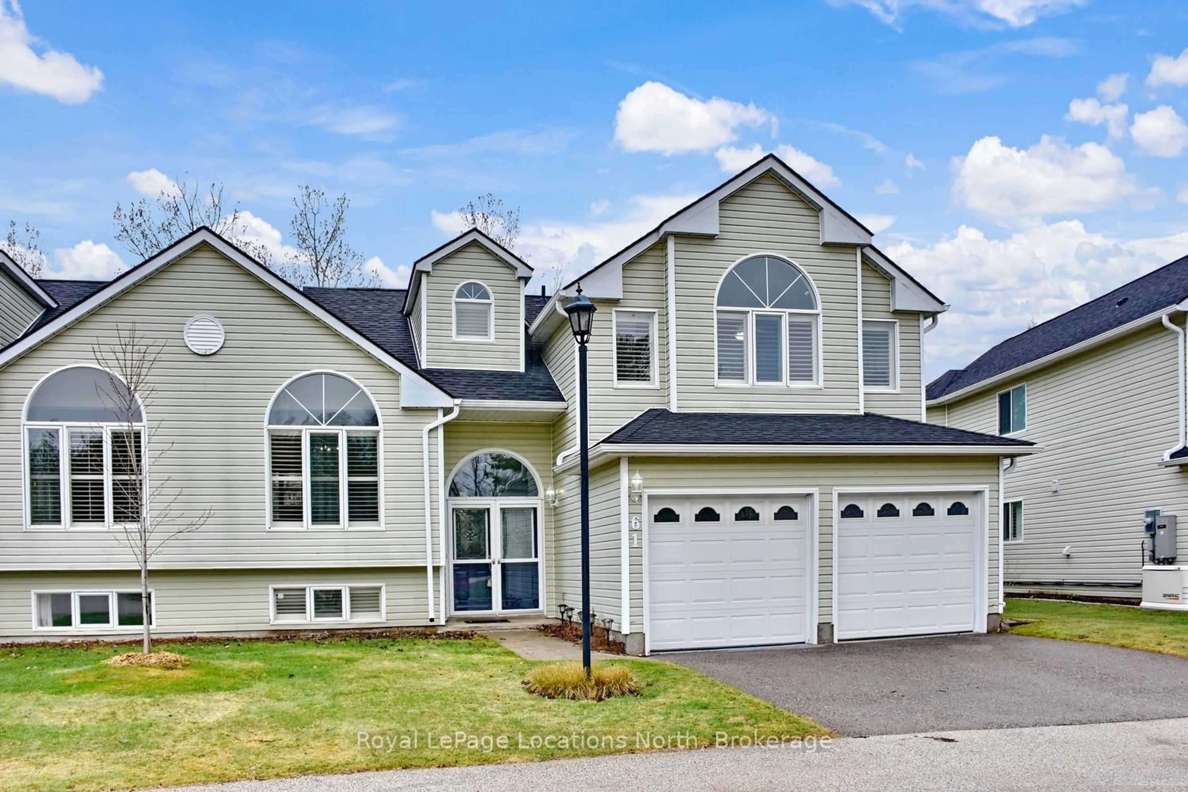 Home with vinyl exterior material, street for 61 Barker Blvd, Collingwood Ontario L9Y 4W4