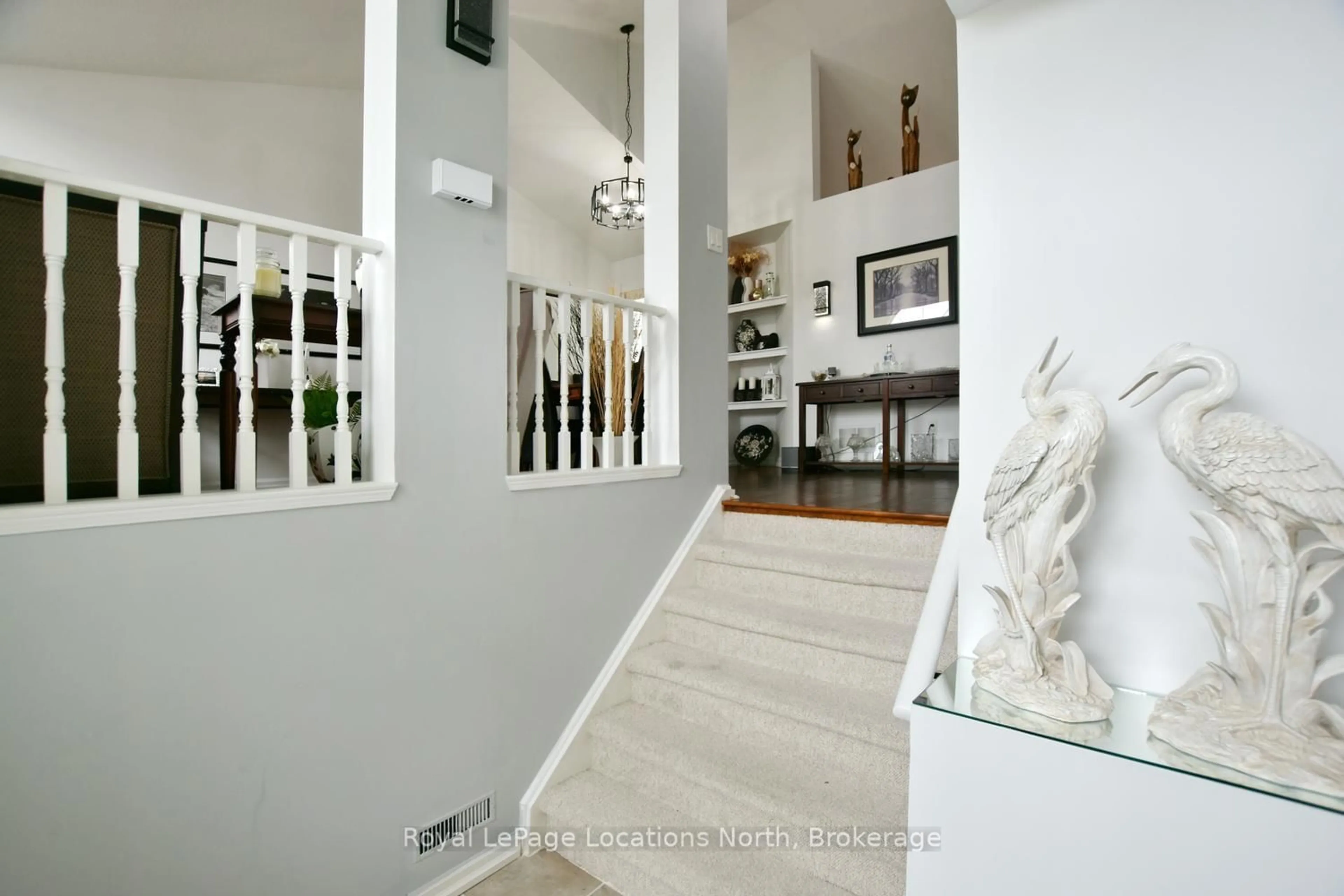 Indoor entryway for 61 Barker Blvd, Collingwood Ontario L9Y 4W4