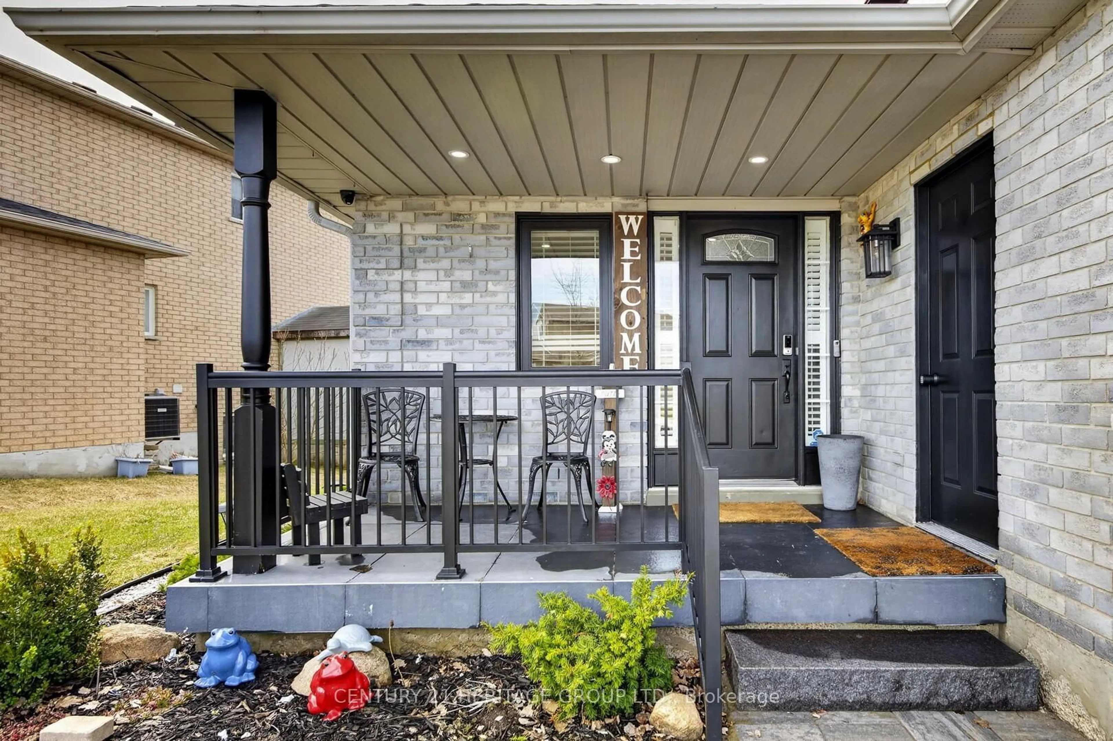 Indoor entryway for 137 Cunningham Dr, Barrie Ontario L4N 5R3