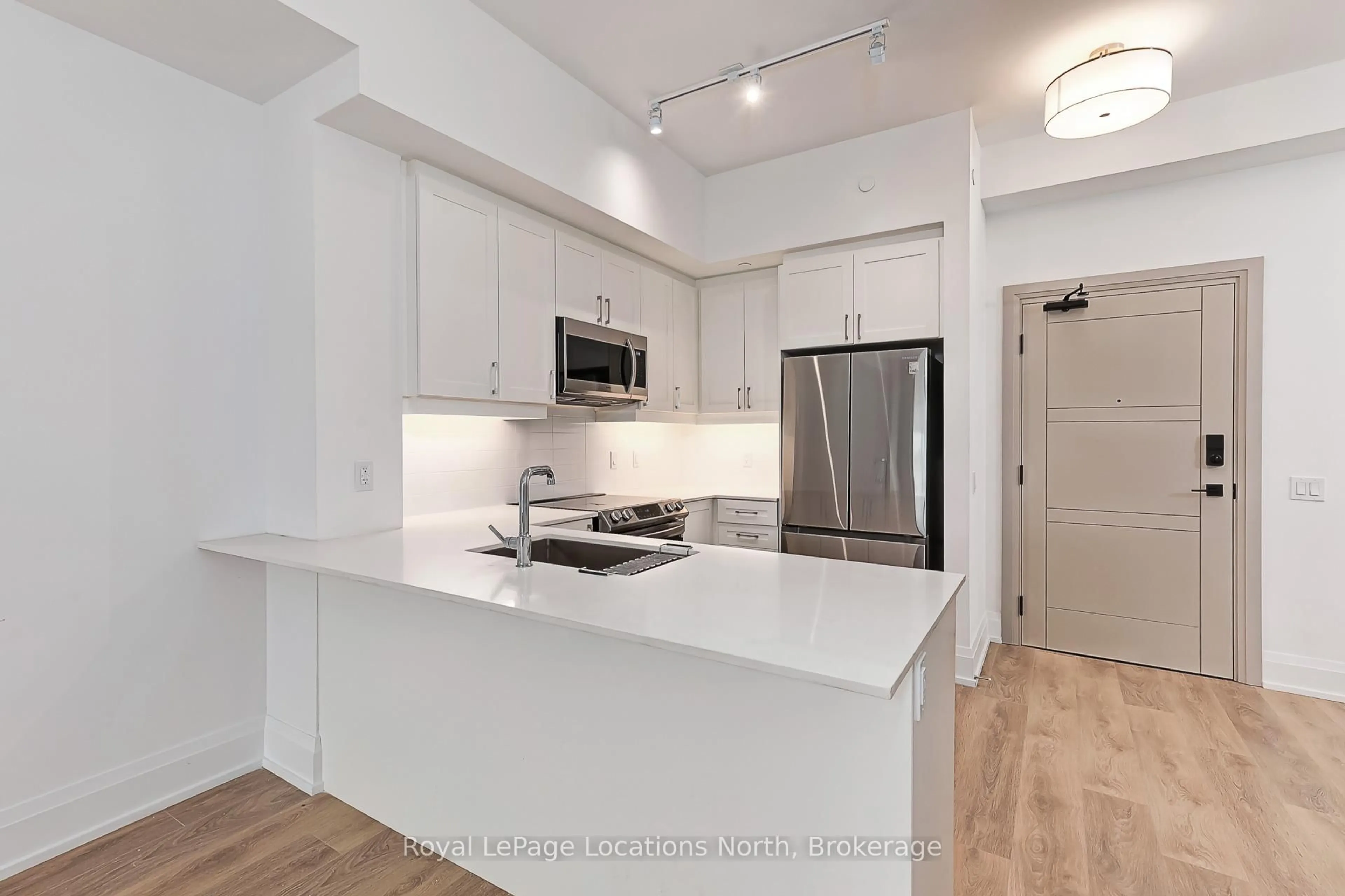 Open concept kitchen, unknown for 1 HUME St #322, Collingwood Ontario L9Y 0X3