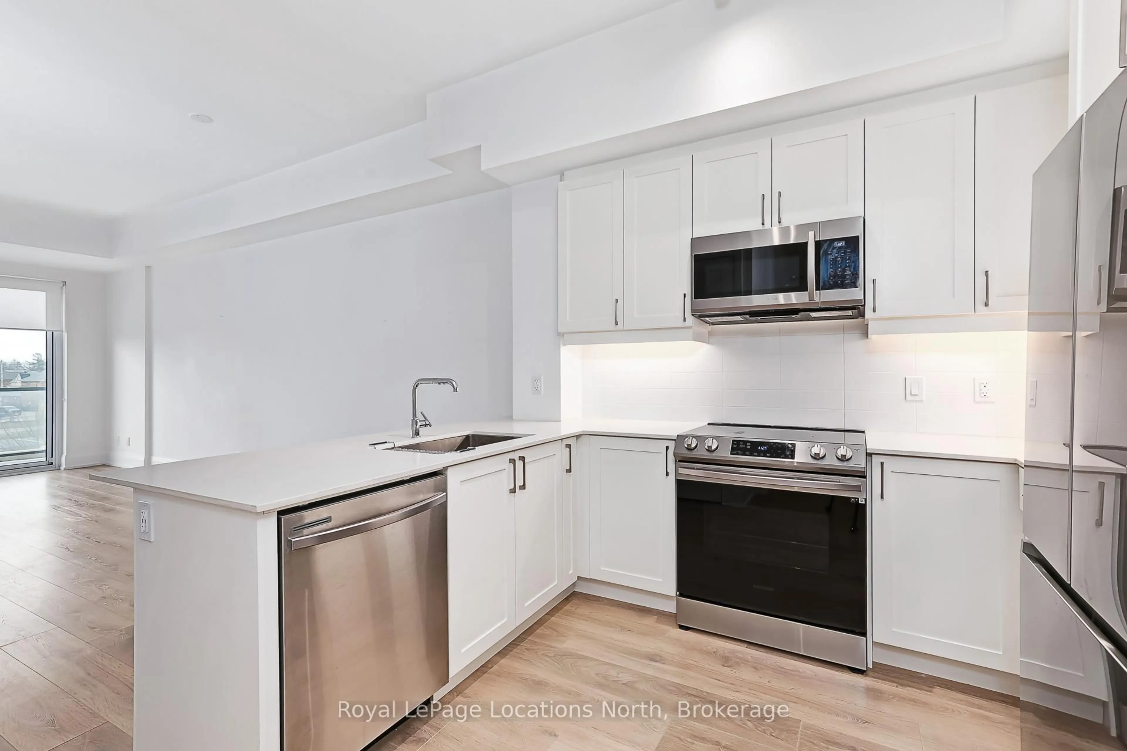 Standard kitchen, unknown for 1 HUME St #322, Collingwood Ontario L9Y 0X3