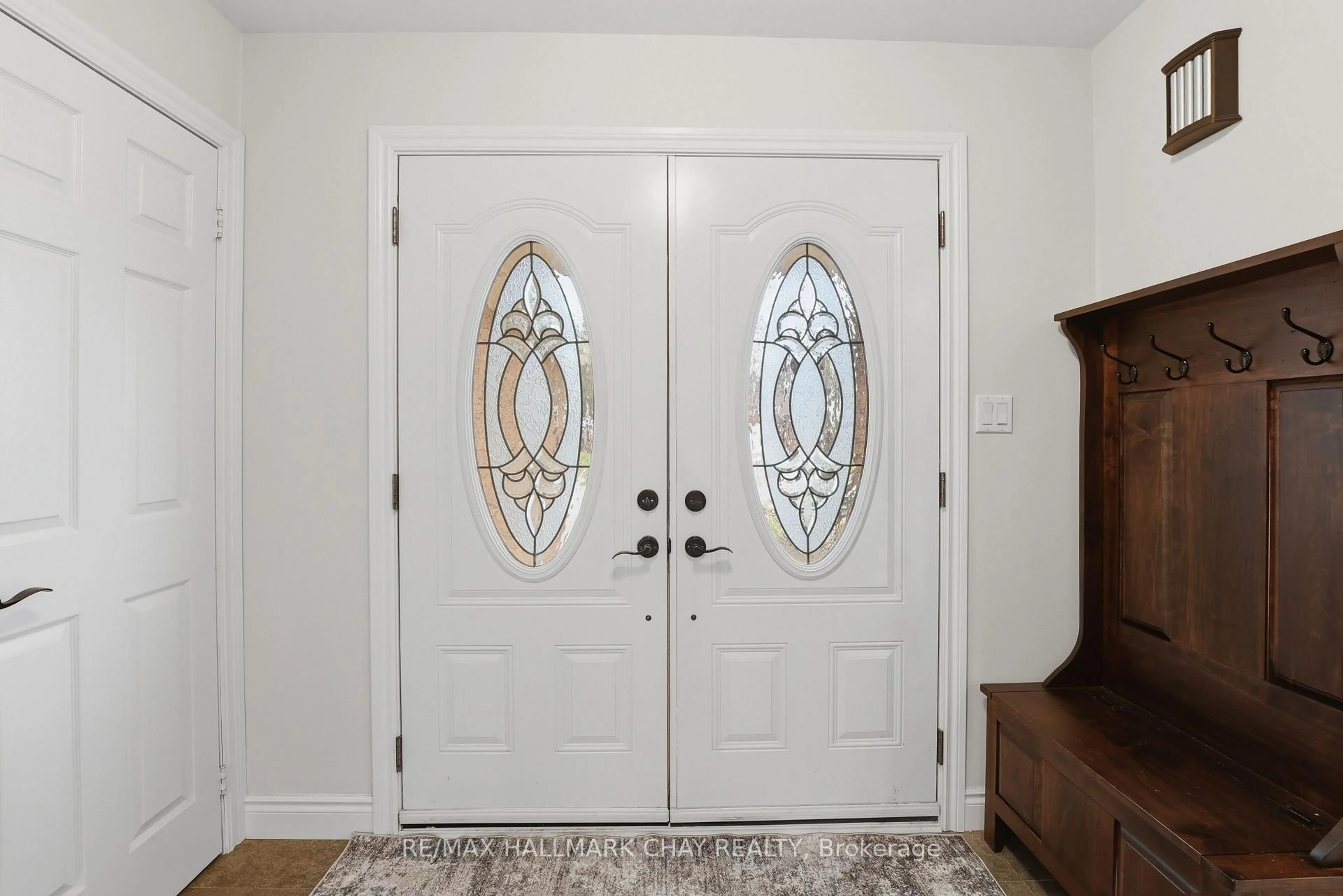Indoor entryway for 120 Herrell Ave, Barrie Ontario L4N 6V1