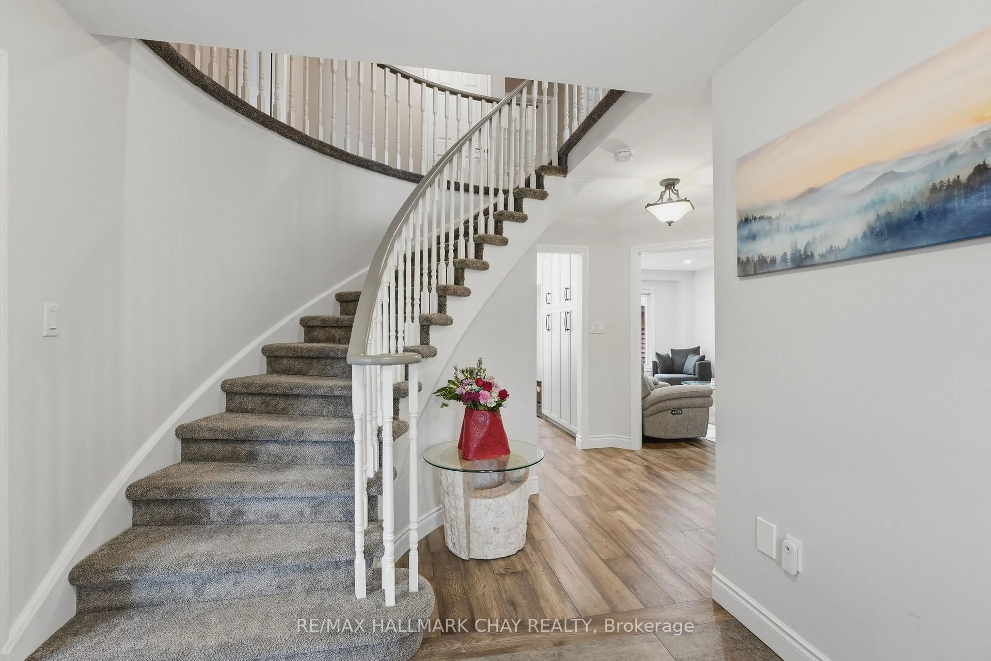 Indoor entryway for 120 Herrell Ave, Barrie Ontario L4N 6V1