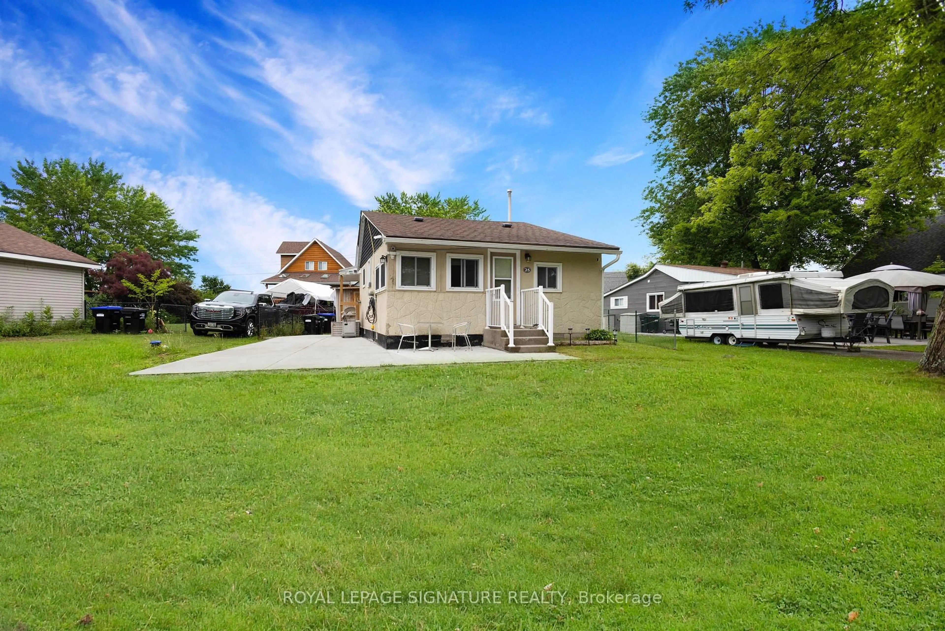 A pic from outside/outdoor area/front of a property/back of a property/a pic from drone, street for 25 Playfair Dr, Tay Ontario L0K 2C0