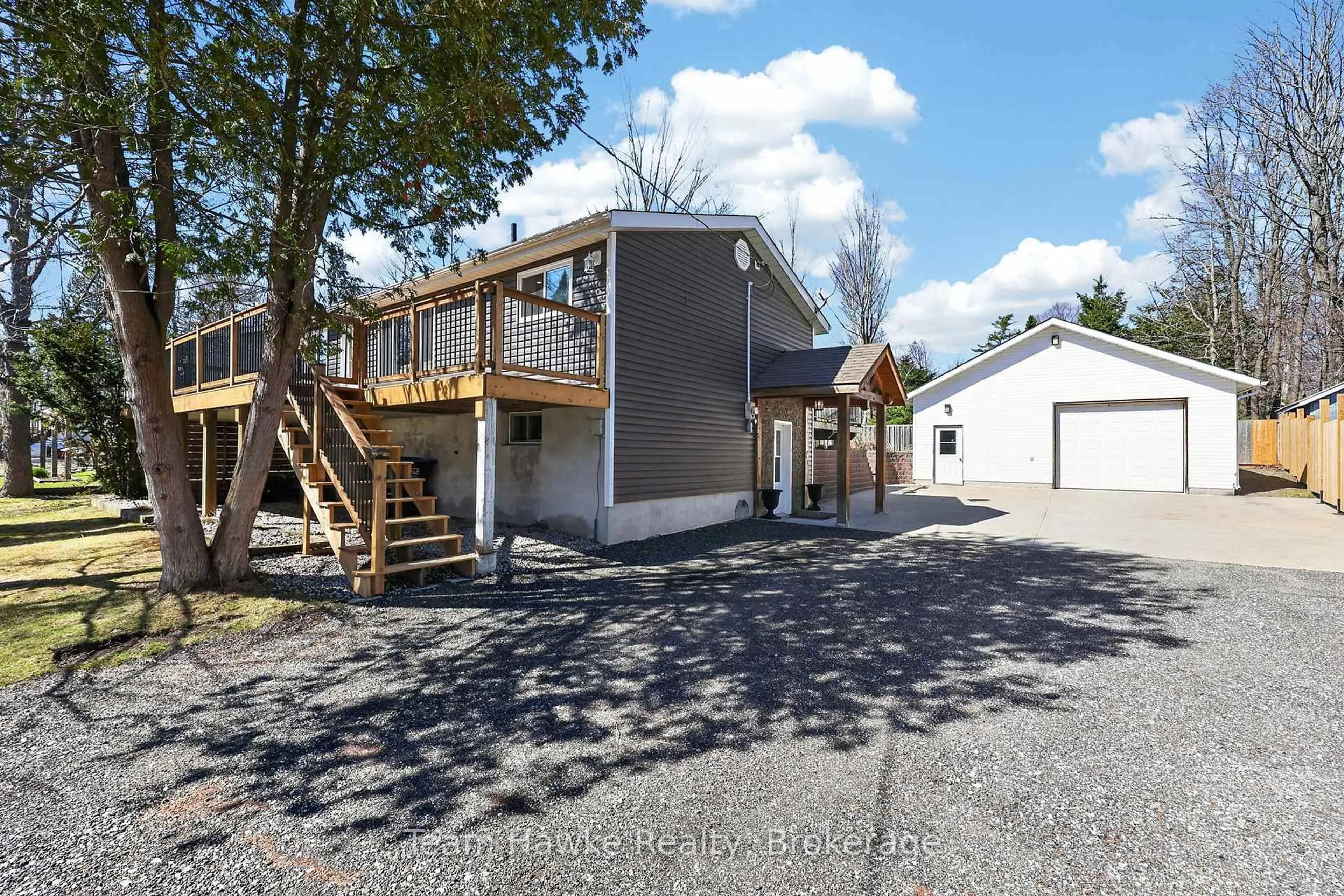 A pic from outside/outdoor area/front of a property/back of a property/a pic from drone, street for 14 Sarna Dr, Tiny Ontario L9M 0B3