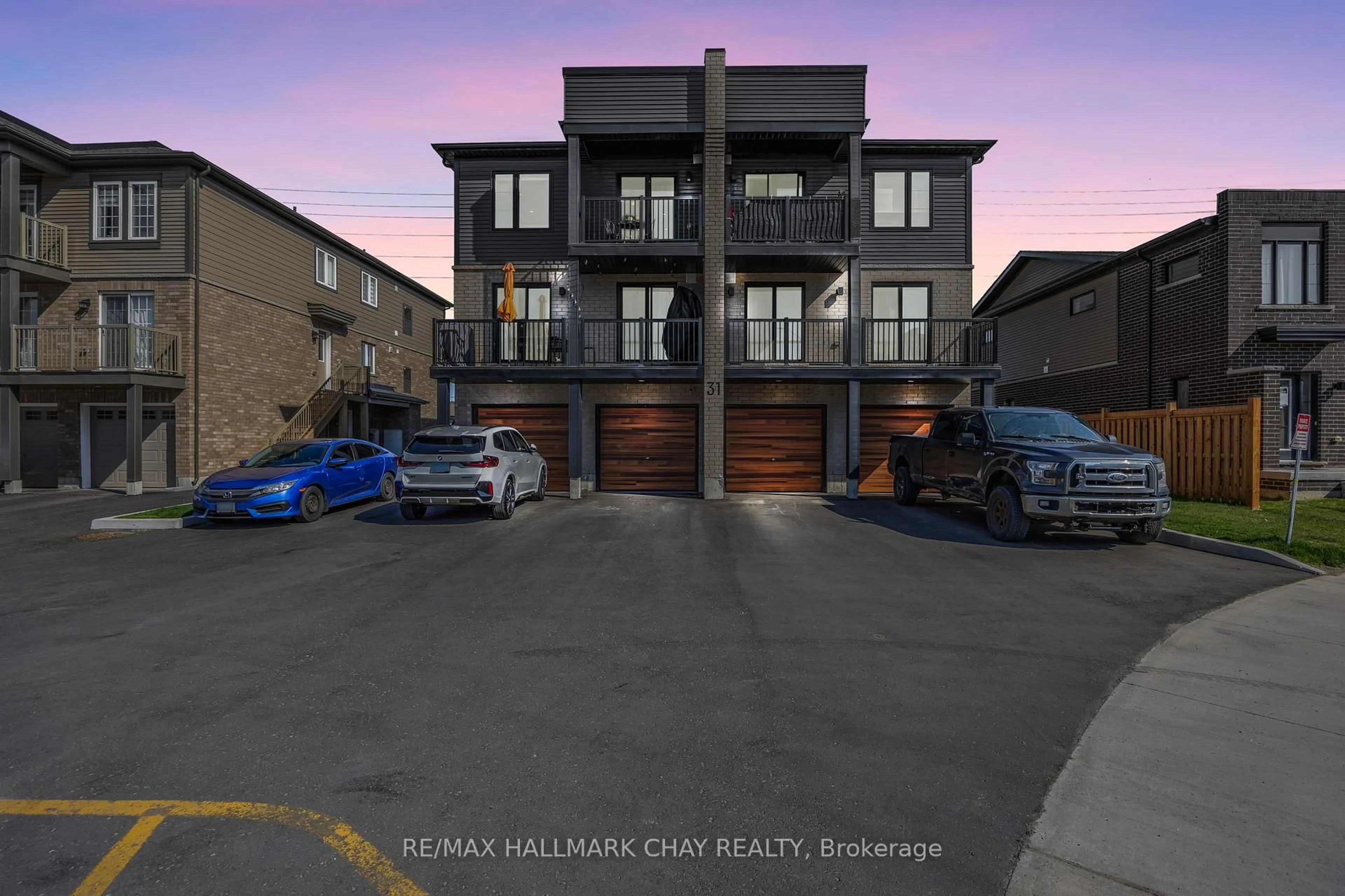 A pic from outside/outdoor area/front of a property/back of a property/a pic from drone, unknown for 31 Pumpkin Corner Cres #9, Barrie Ontario L9J 0C2