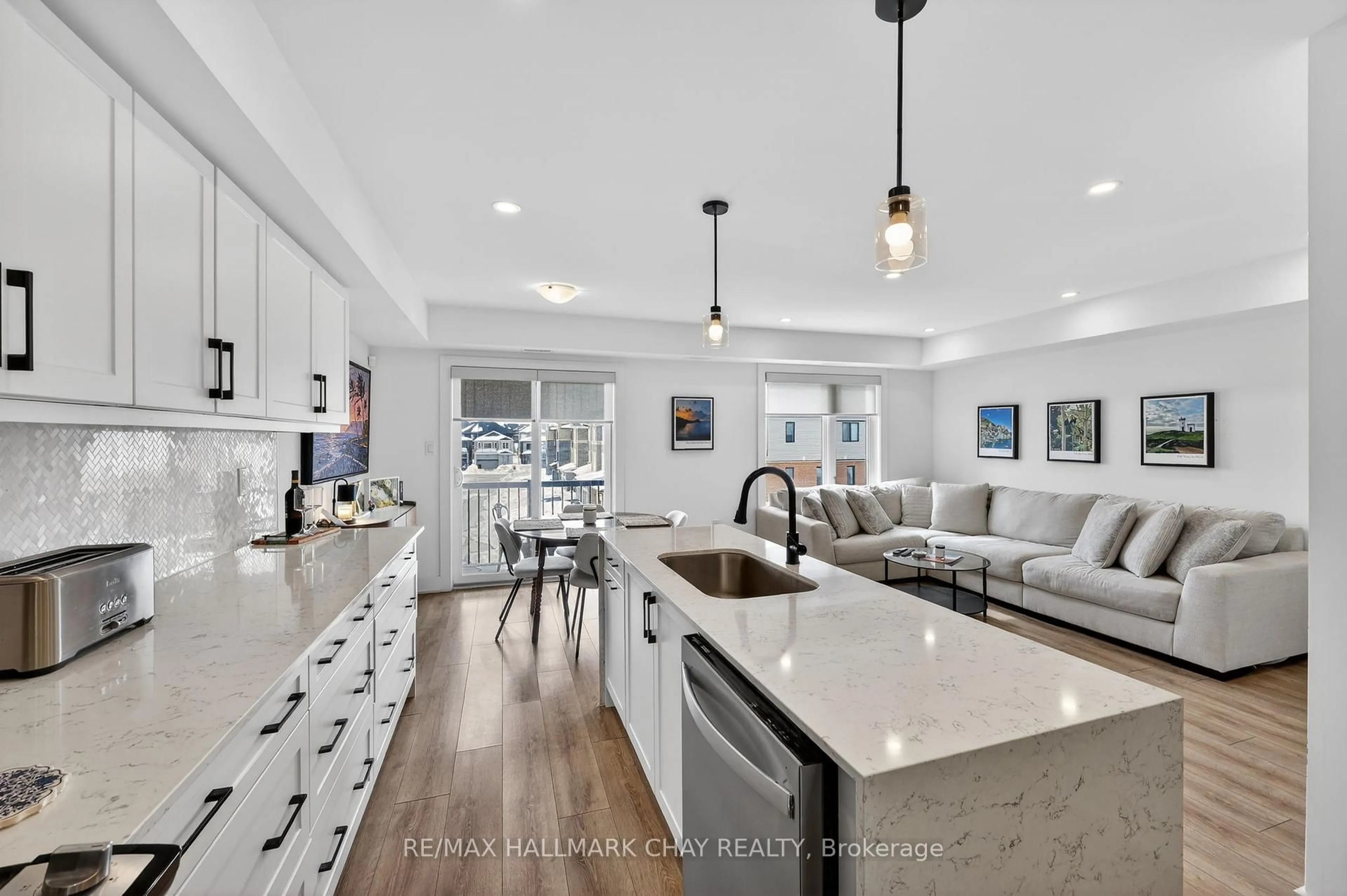 Open concept kitchen, ceramic/tile floor for 31 Pumpkin Corner Cres #9, Barrie Ontario L9J 0C2