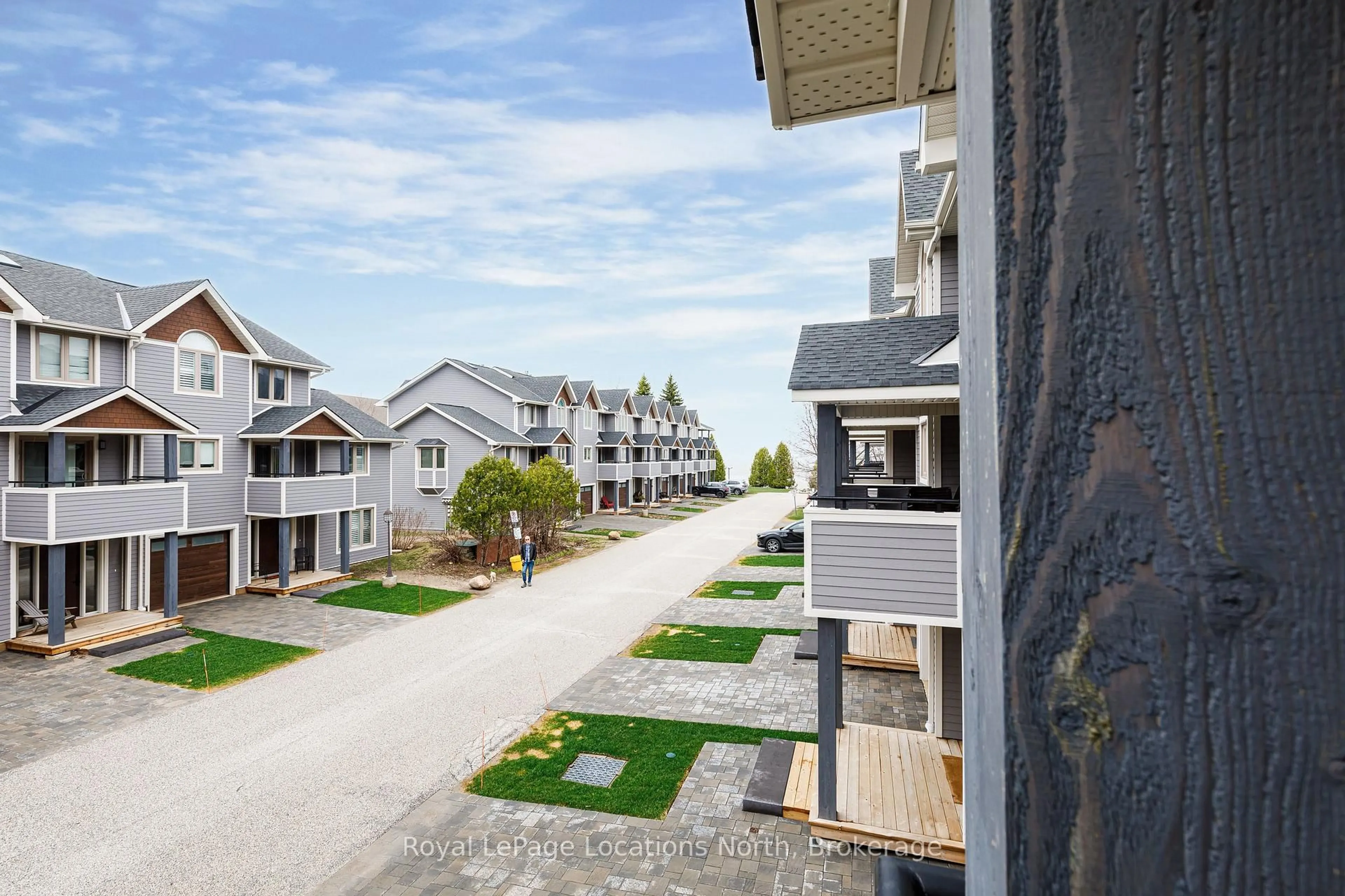 A pic from outside/outdoor area/front of a property/back of a property/a pic from drone, street for 51 Lighthouse Lane, Collingwood Ontario L9Y 5C8