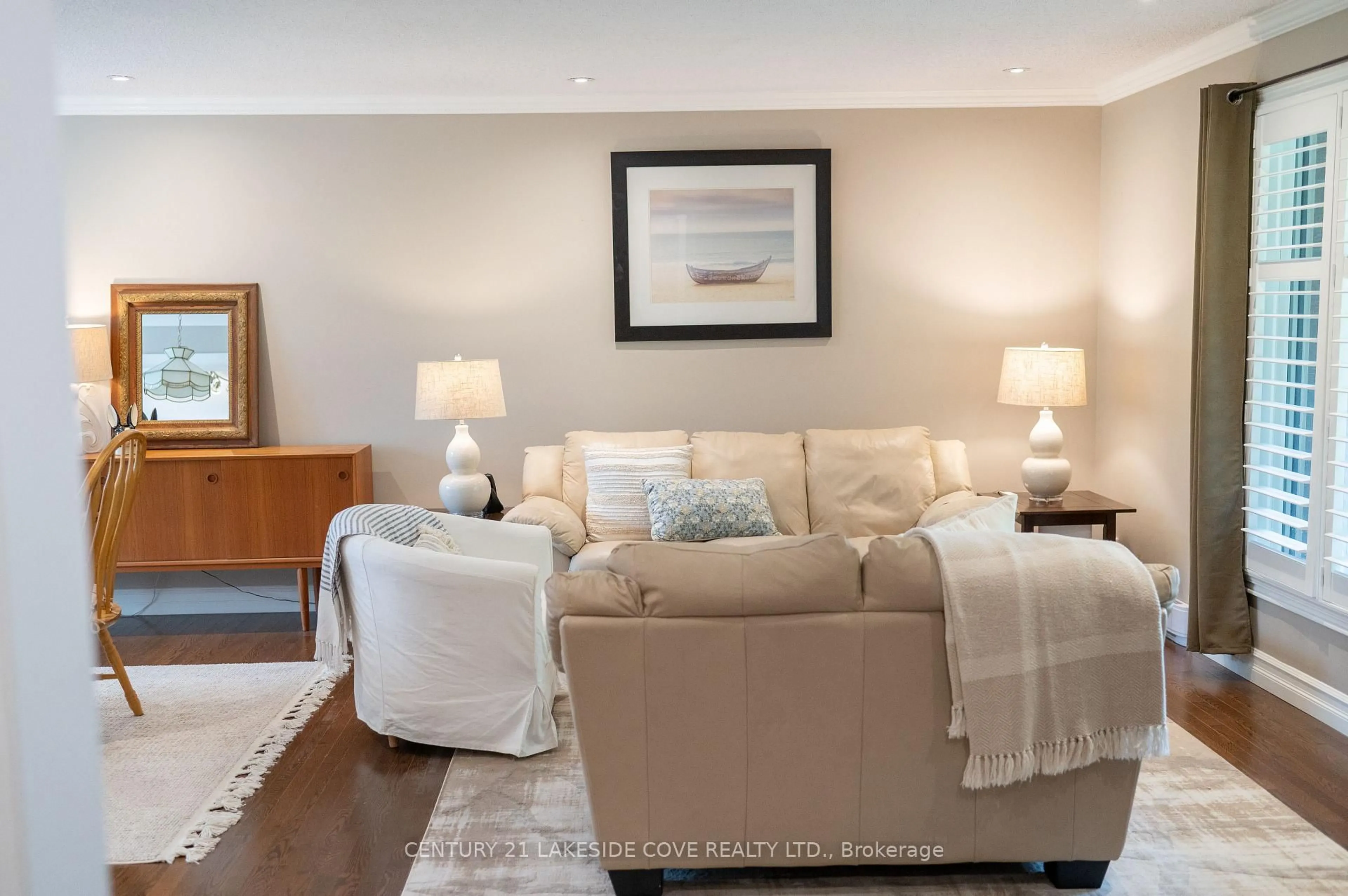 Living room with furniture, unknown for 27 Thicketwood Pl, Ramara Ontario L0K 1B0