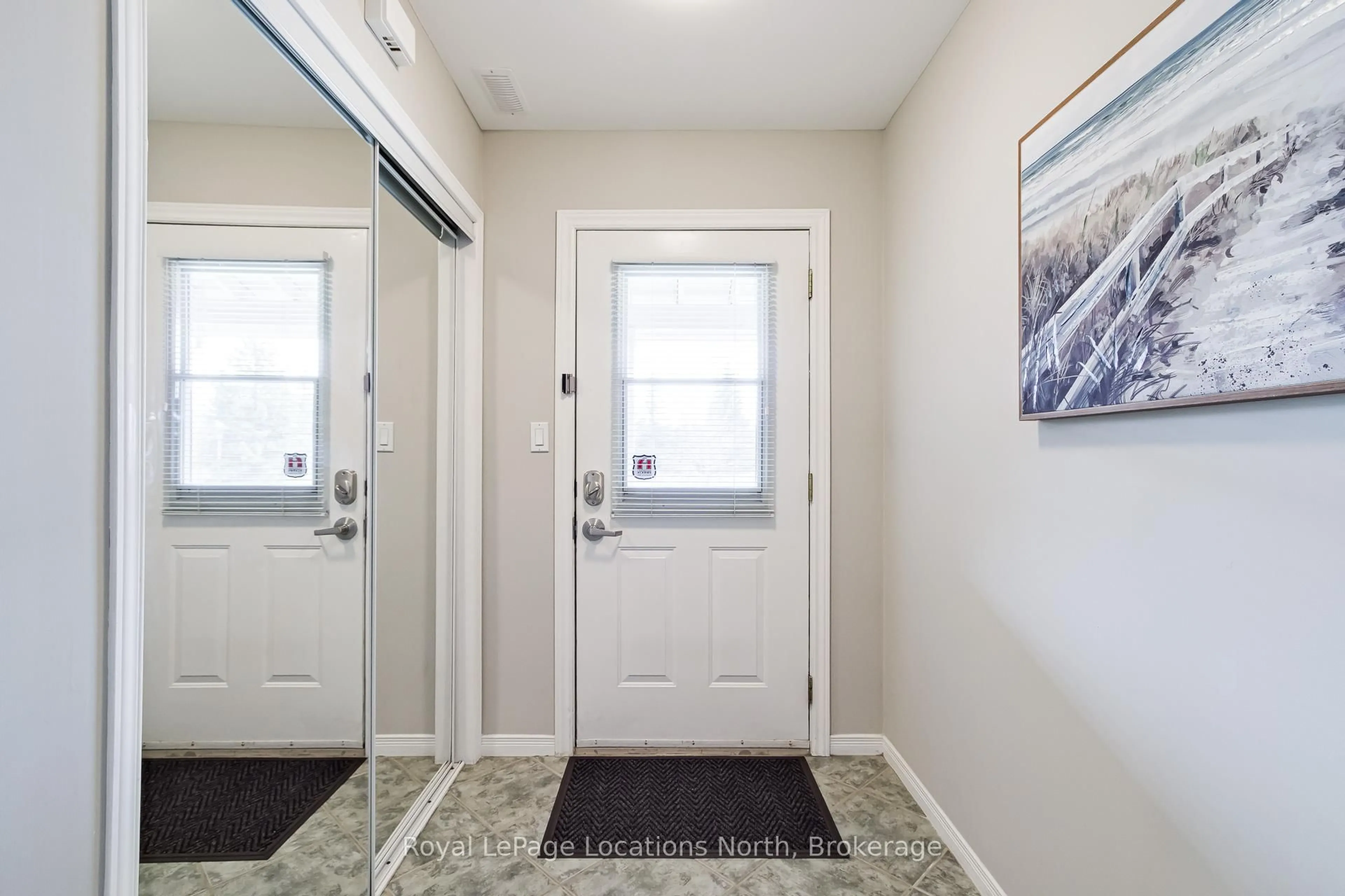 Indoor entryway for 926 Cedar Pointe Crt, Collingwood Ontario L9Y 5C7