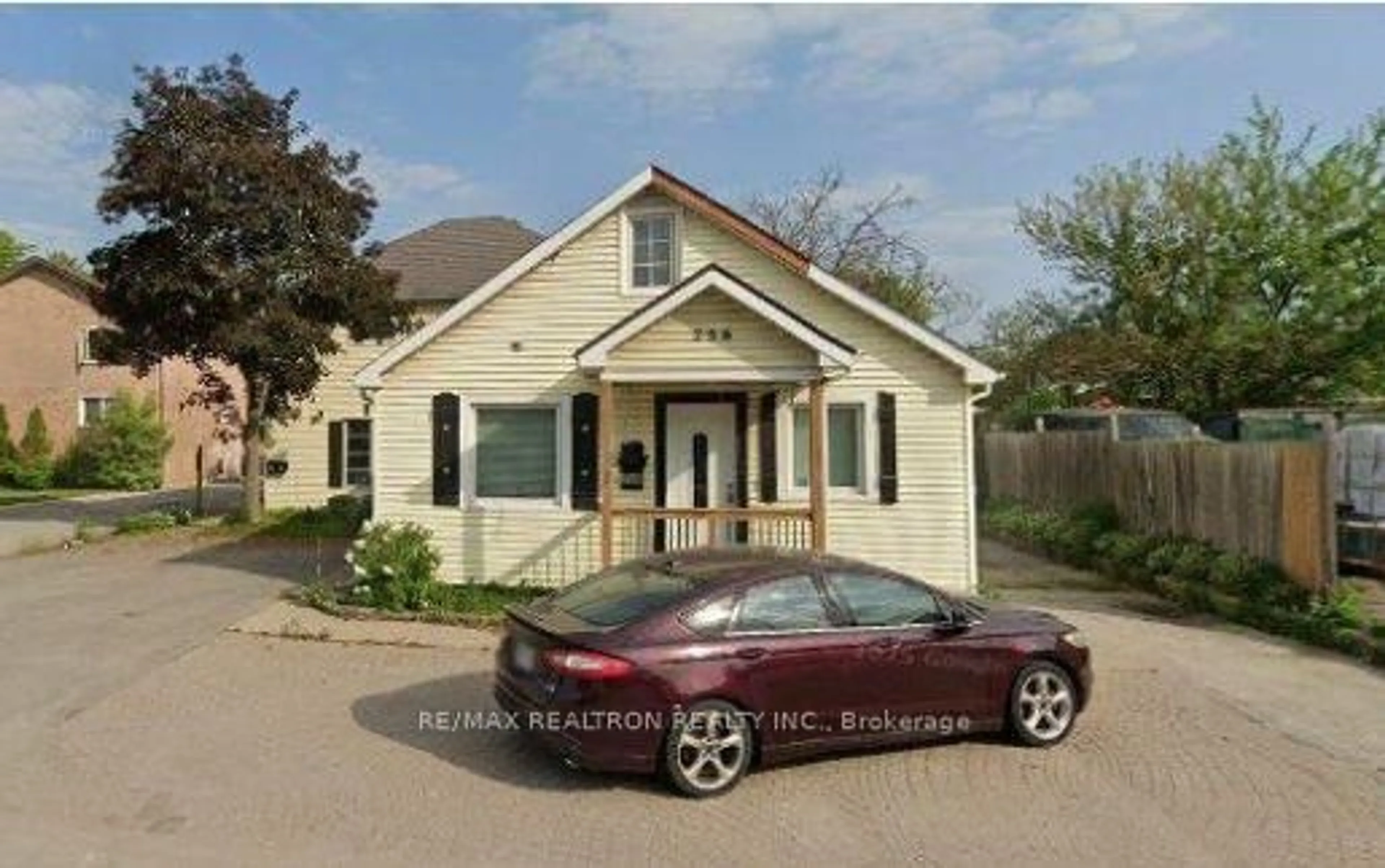 Home with vinyl exterior material, street for 256 Dunlop St, Barrie Ontario P0A 1C0