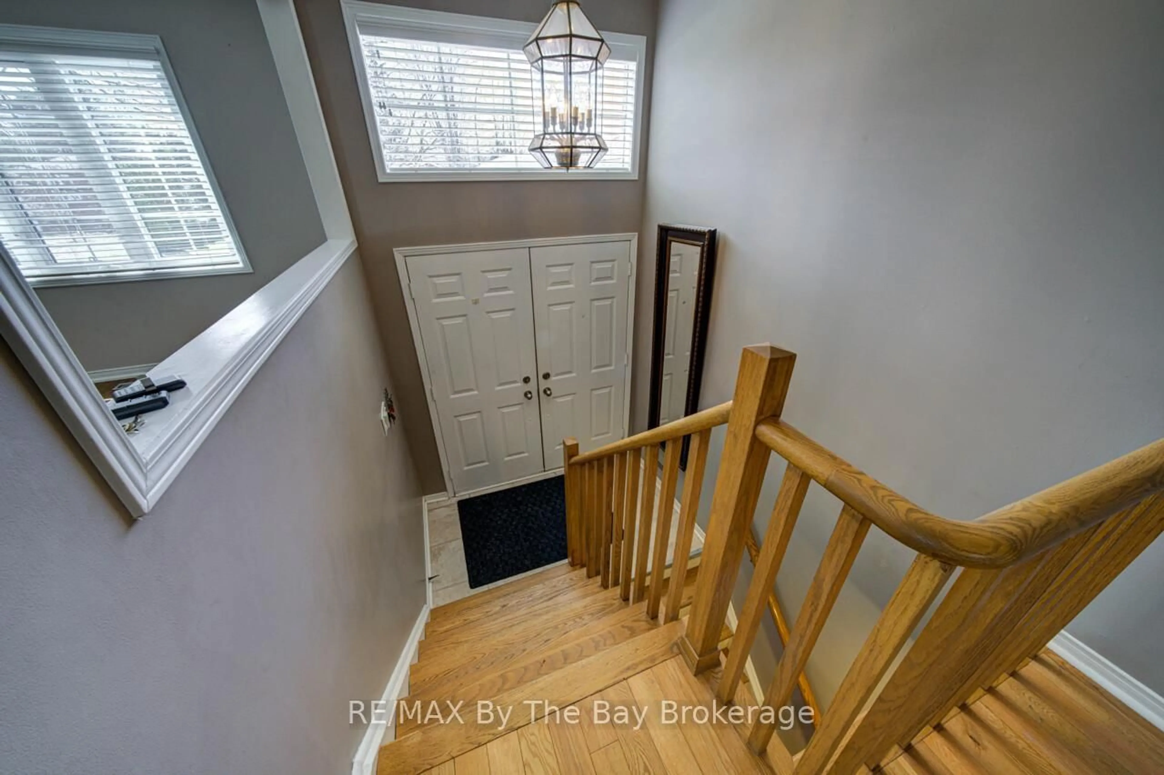 Indoor entryway for 3 Evergreen Cres, Wasaga Beach Ontario L9Z 1B6
