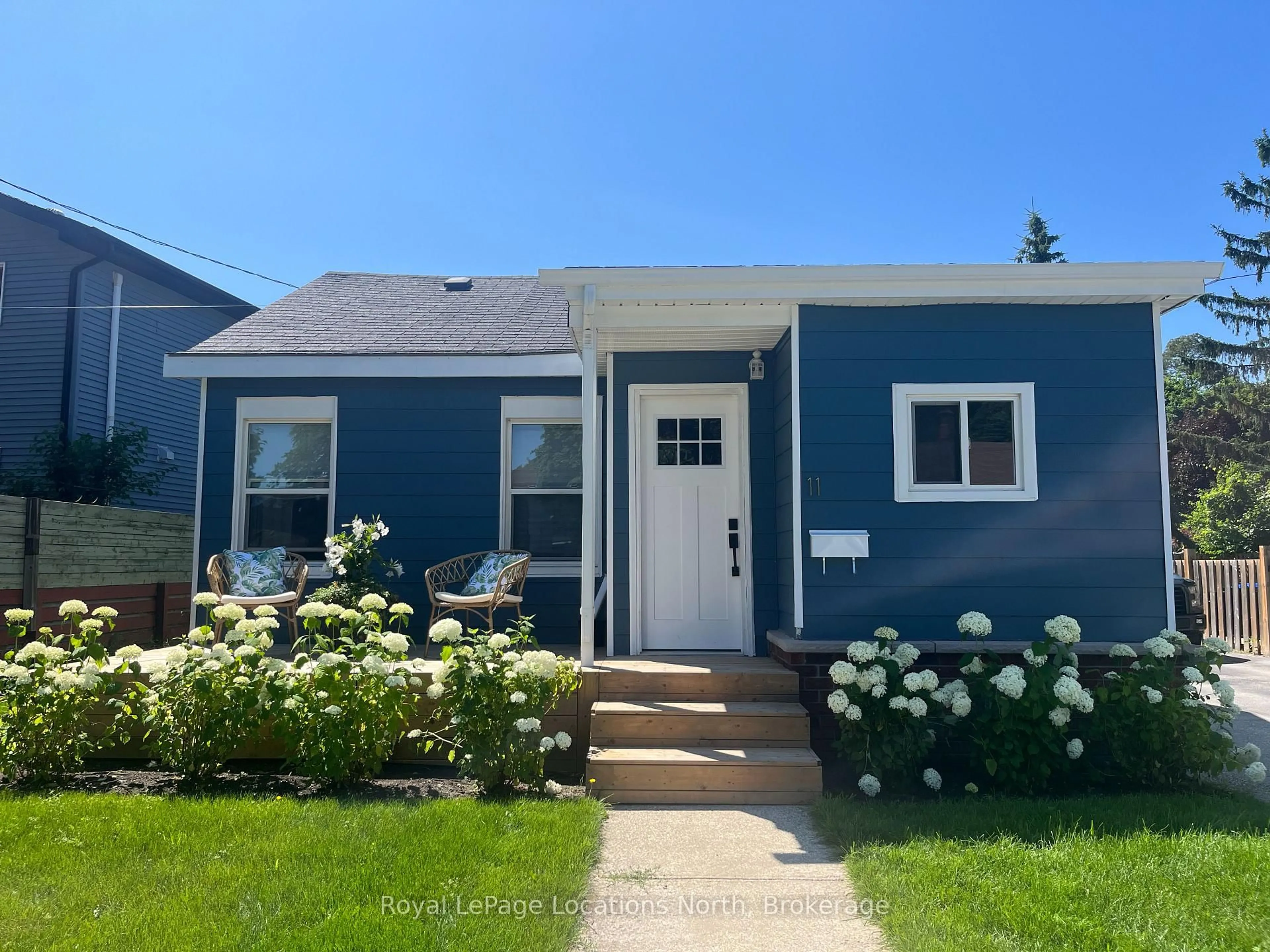 Home with vinyl exterior material, street for 11 Victory Dr, Collingwood Ontario L9Y 2G6