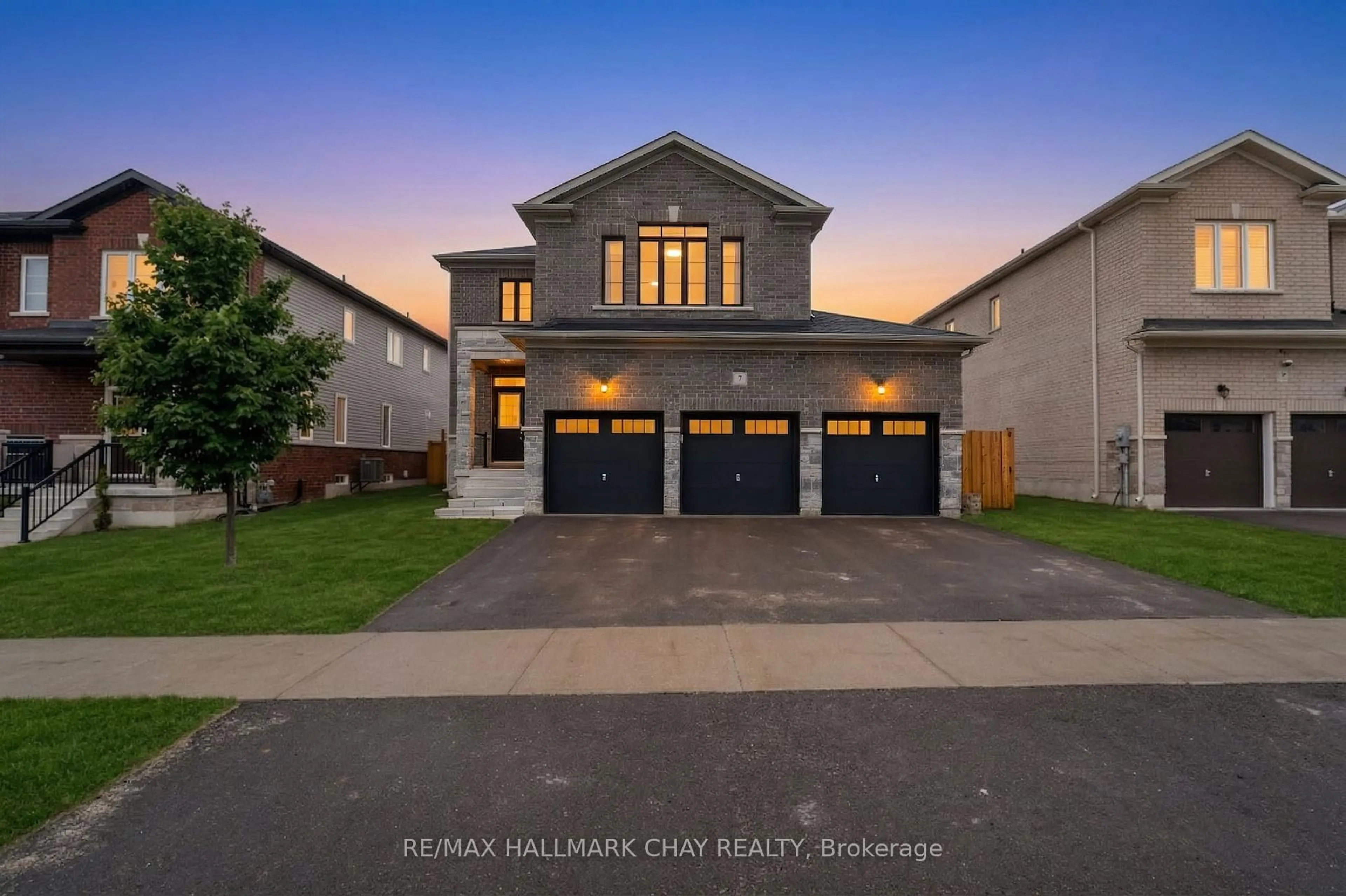 Home with brick exterior material, street for 7 Middleton Dr, Wasaga Beach Ontario L9Z 0L1