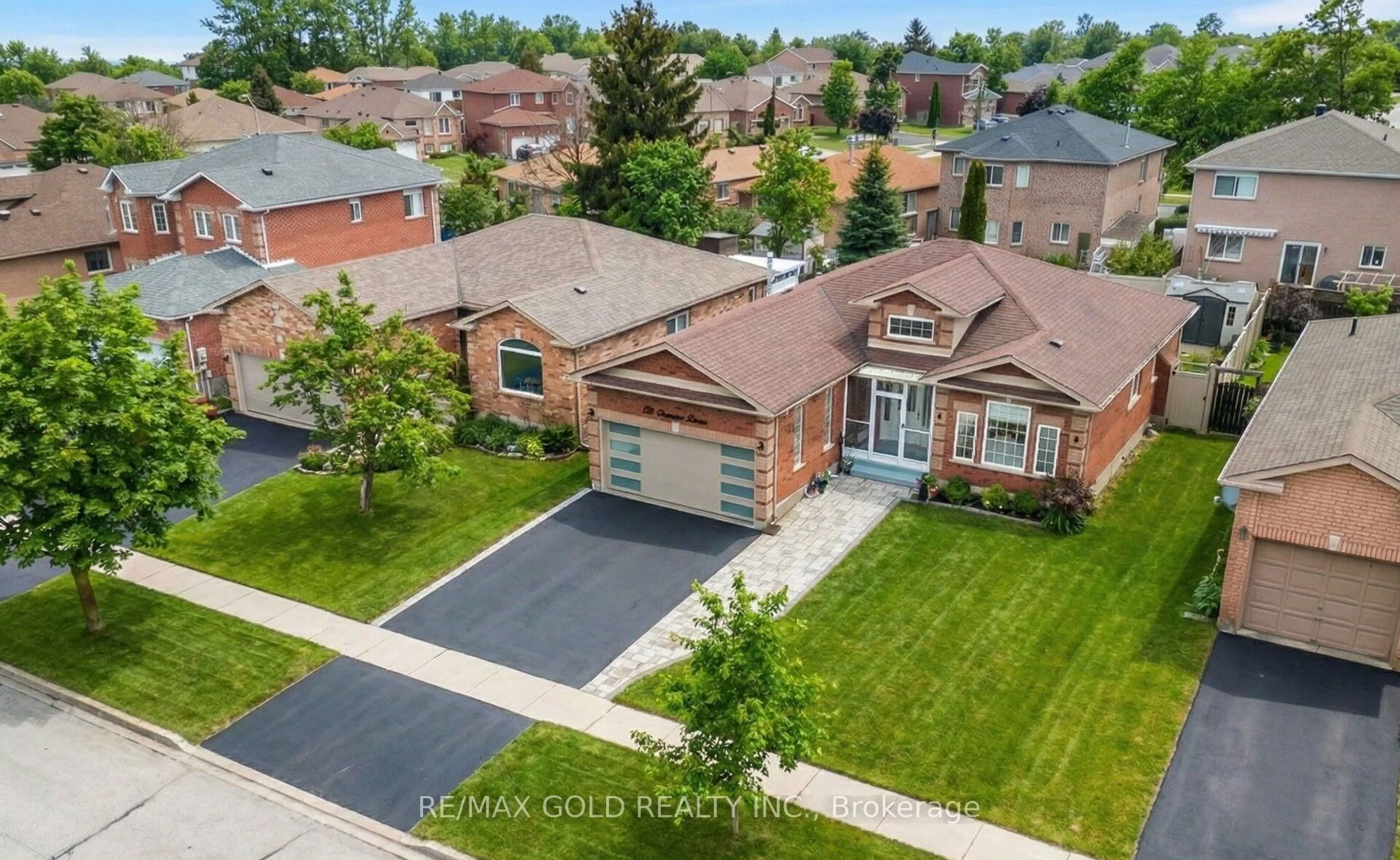 A pic from outside/outdoor area/front of a property/back of a property/a pic from drone, street for 68 Benson Dr, Barrie Ontario L4N 7Y2