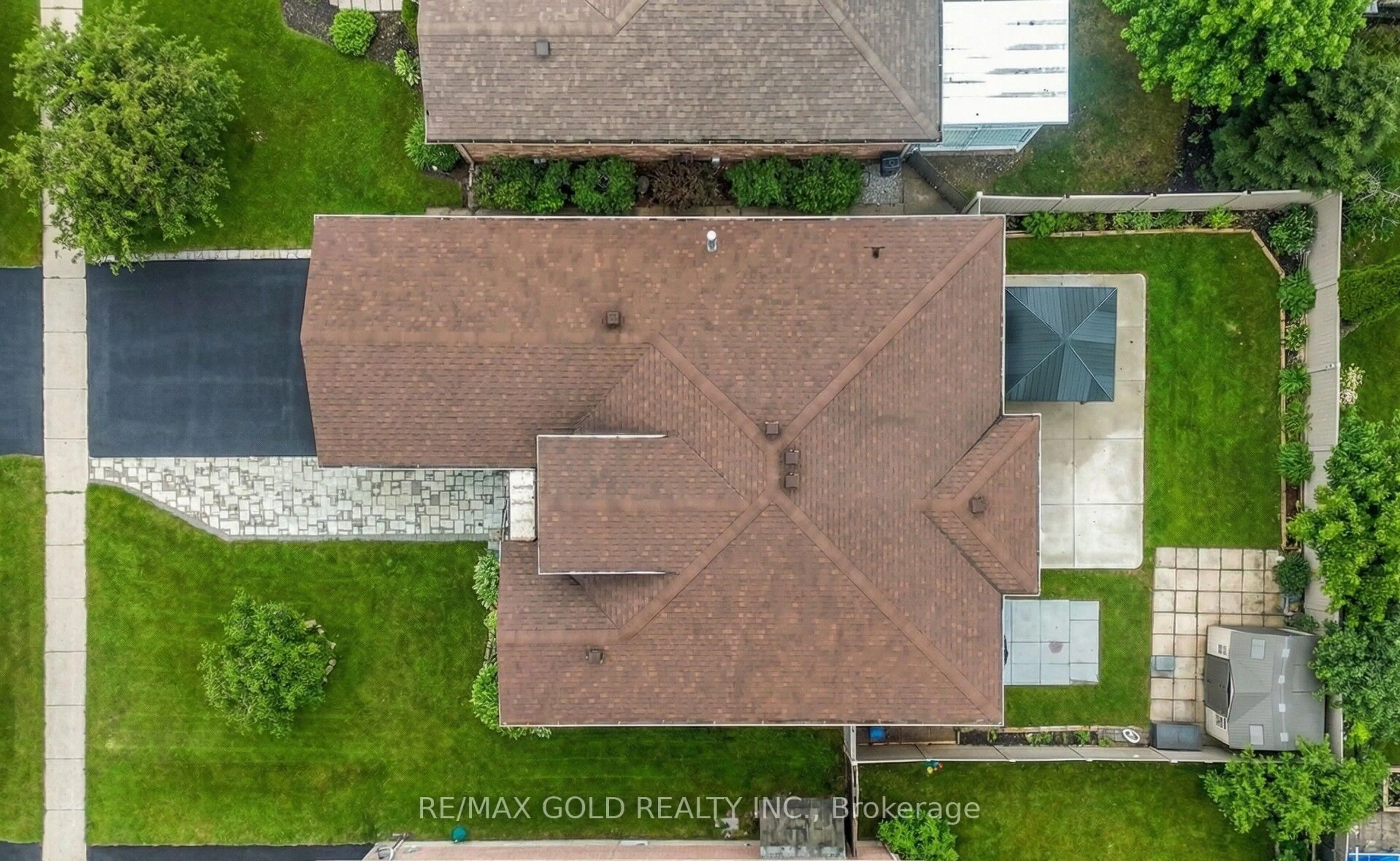 A pic from outside/outdoor area/front of a property/back of a property/a pic from drone, street for 68 Benson Dr, Barrie Ontario L4N 7Y2