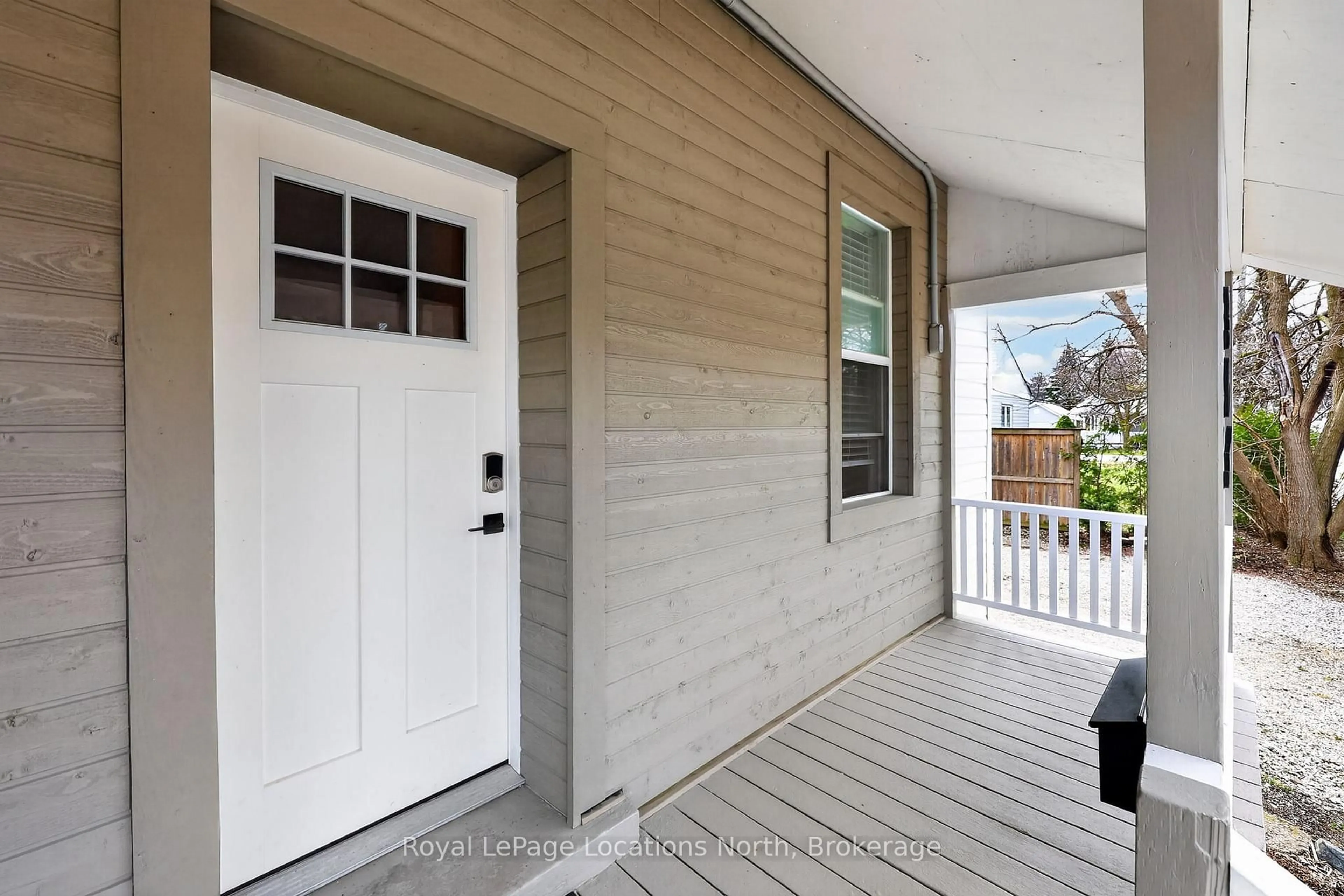 Home with vinyl exterior material, street for 363-361 Cedar St, Collingwood Ontario L9Y 3B2