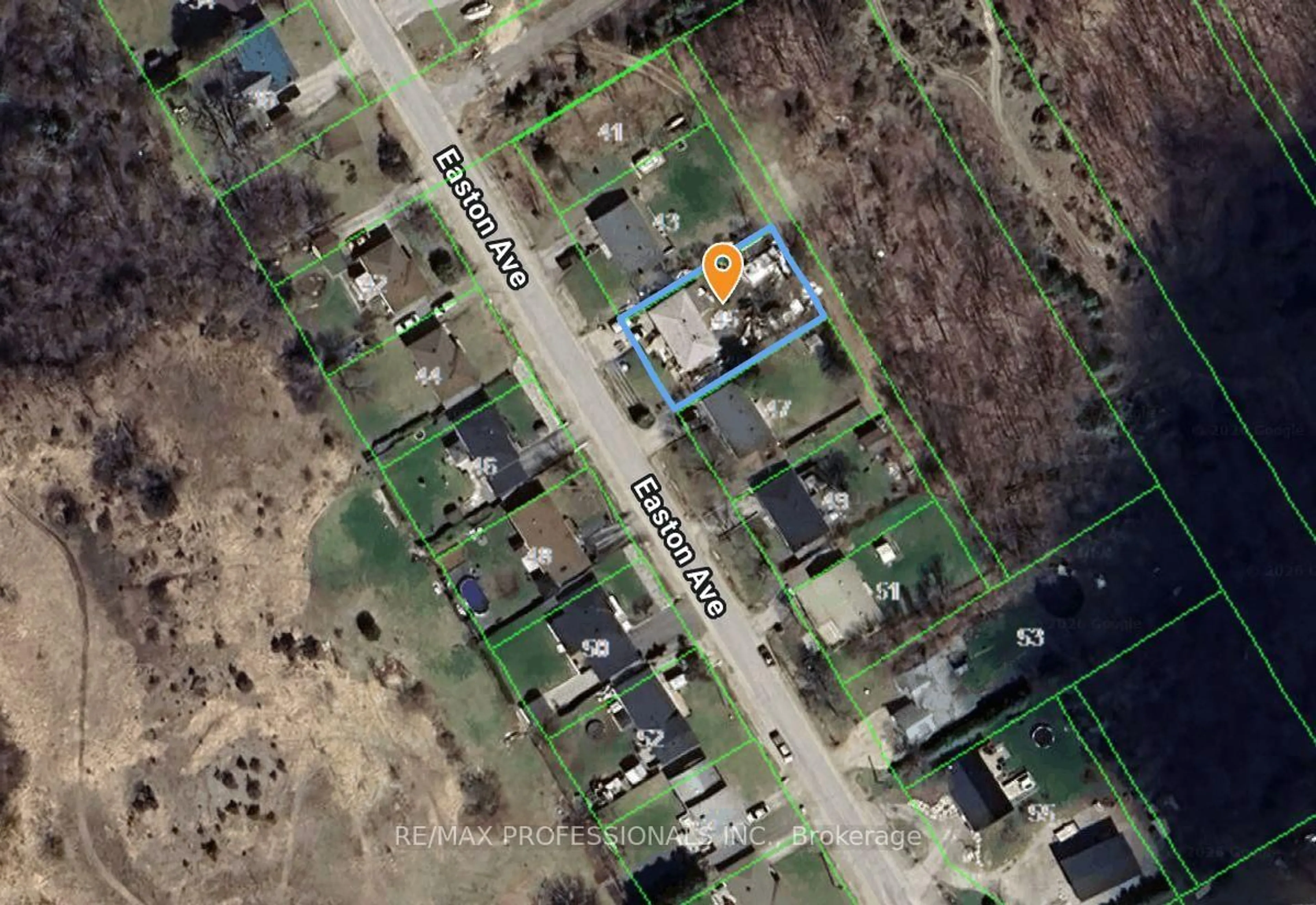 A pic from outside/outdoor area/front of a property/back of a property/a pic from drone, street for 45 Easton Ave, Tay Ontario L0K 1R0