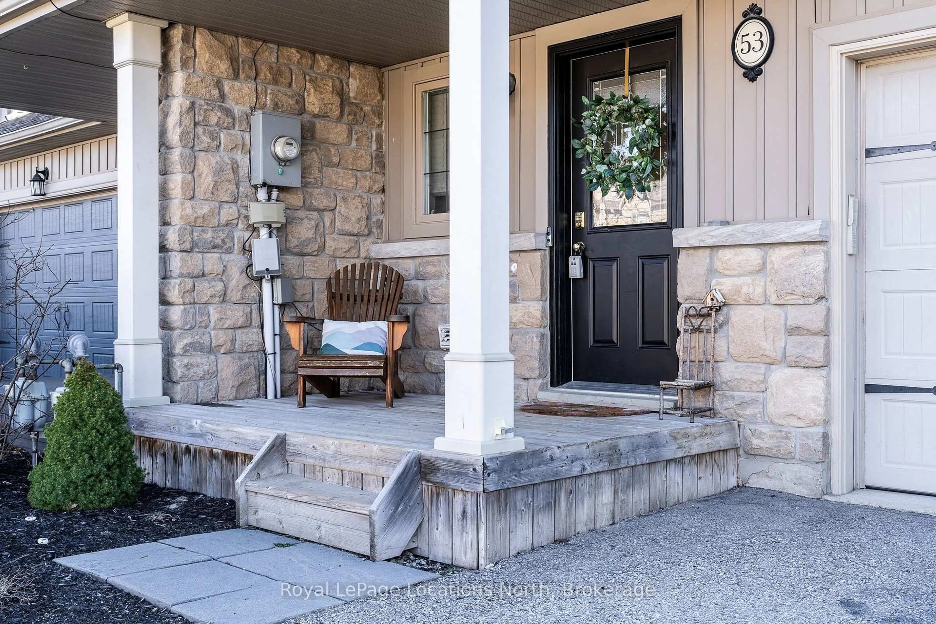 Indoor entryway for 53 Barr St, Collingwood Ontario L9Y 0E7