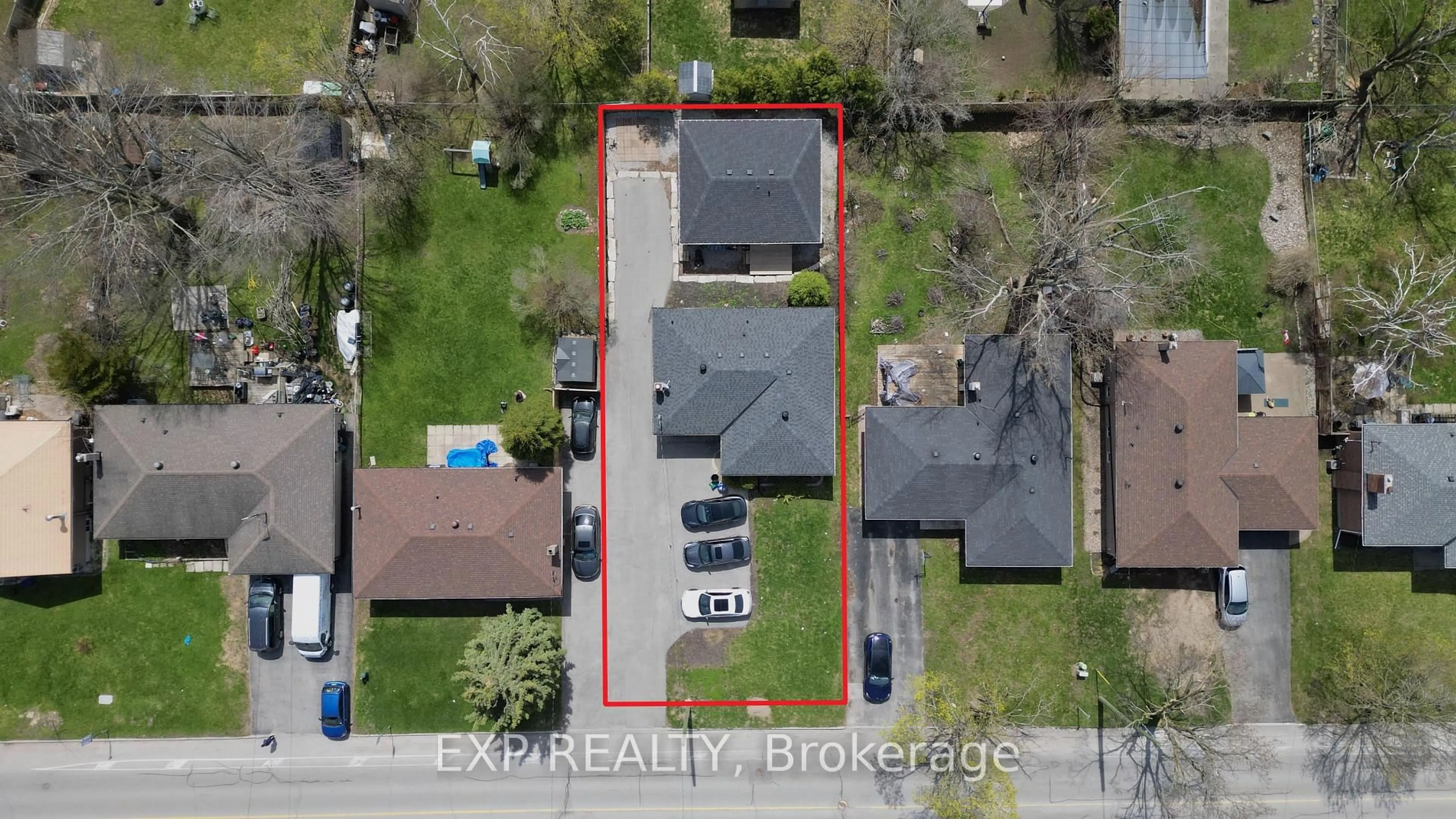 A pic from outside/outdoor area/front of a property/back of a property/a pic from drone, street for 277 Grove St, Barrie Ontario L4M 2R2