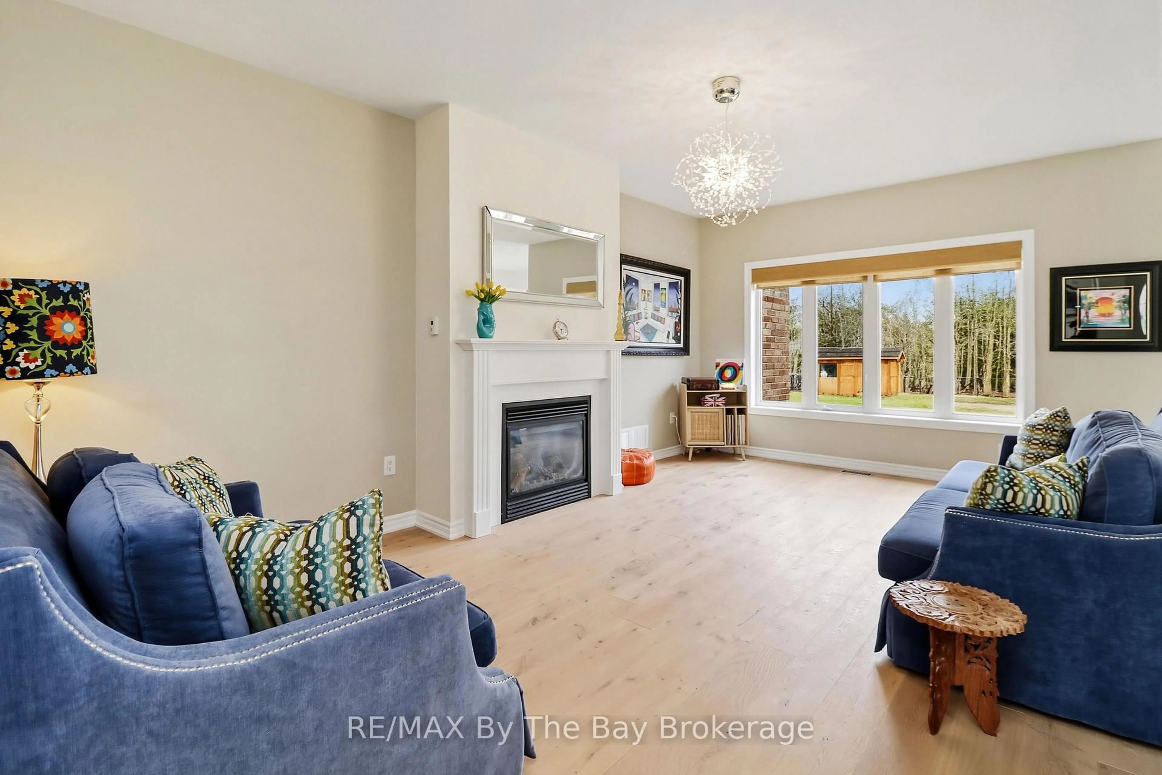 Living room with furniture, unknown for 10 Basswood Dr, Wasaga Beach Ontario L9Z 0A9