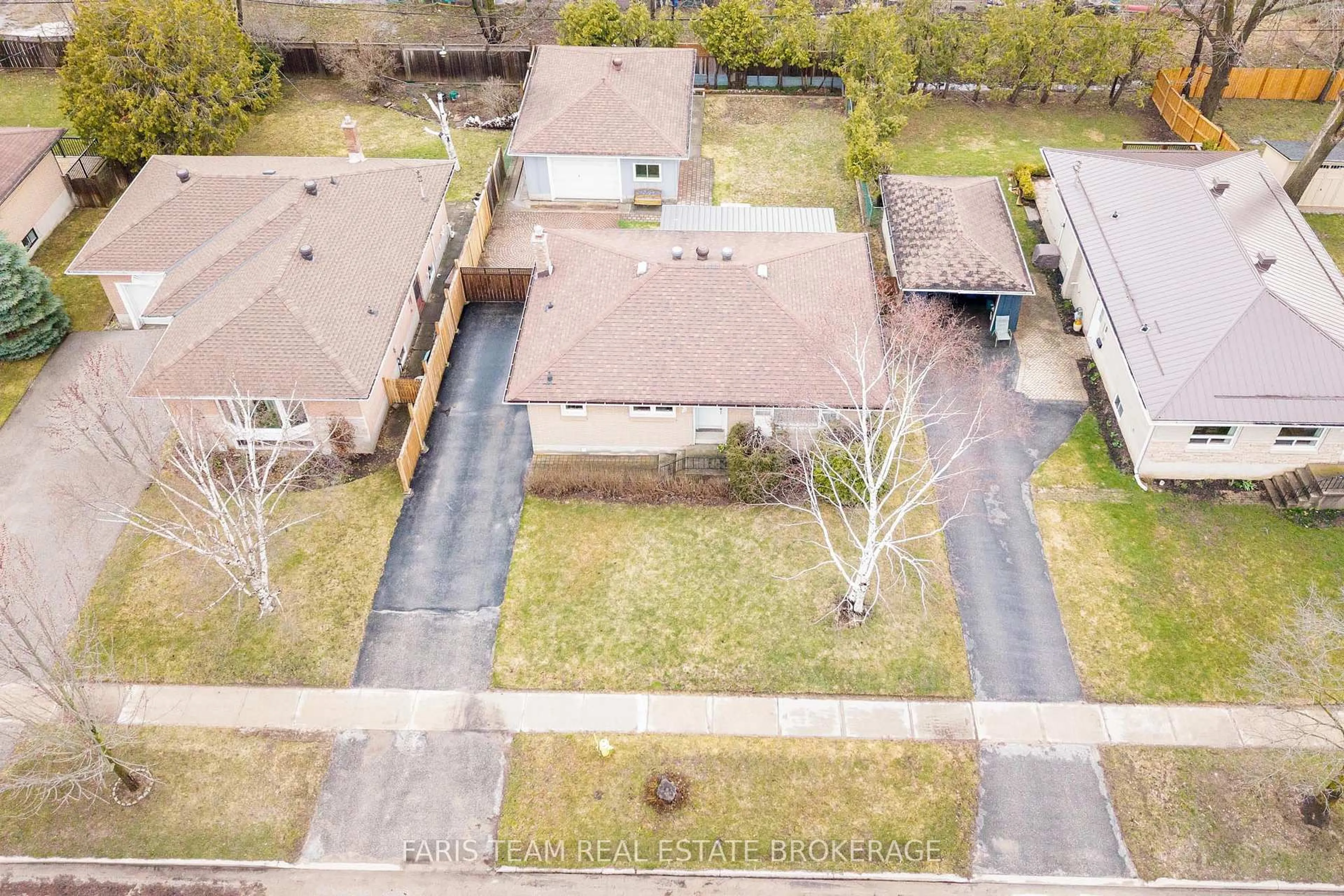 A pic from outside/outdoor area/front of a property/back of a property/a pic from drone, street for 12 Marion Cres, Barrie Ontario L4M 2L3