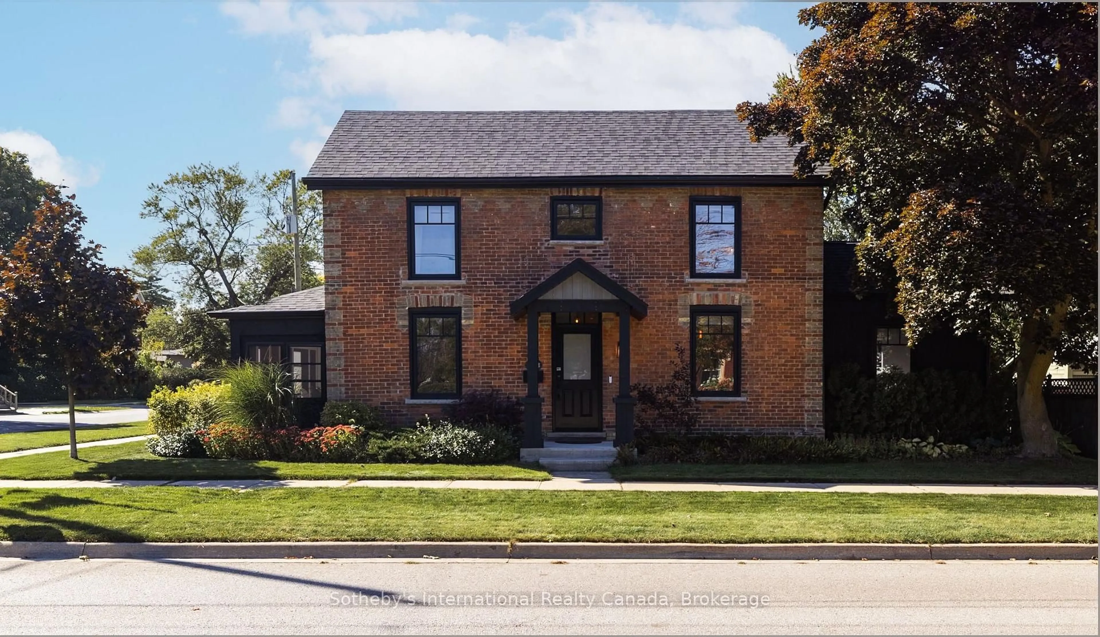 Home with brick exterior material, street for 258 MAPLE St, Collingwood Ontario L9Y 2R2