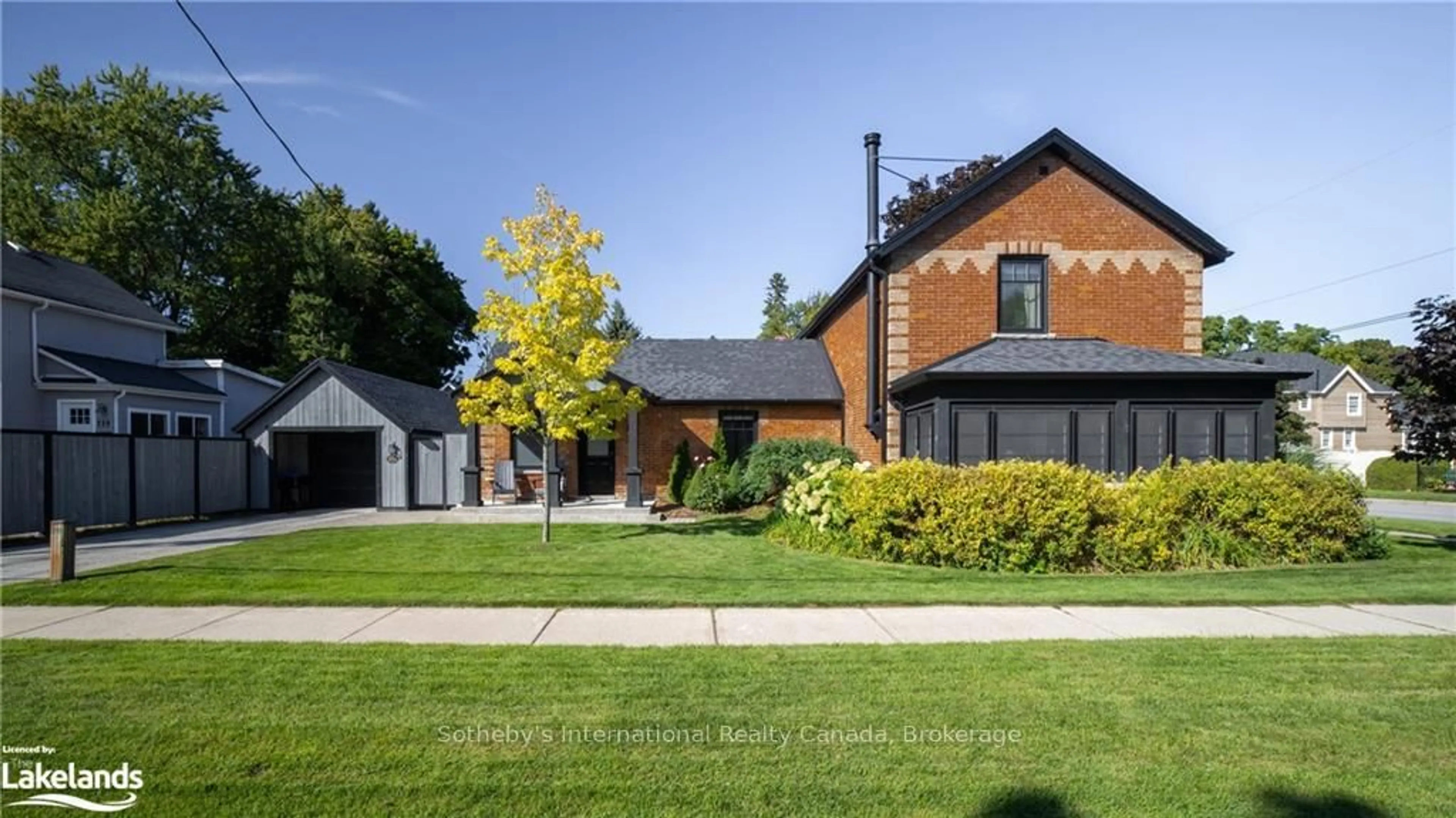 Home with brick exterior material, street for 258 MAPLE St, Collingwood Ontario L9Y 2R2